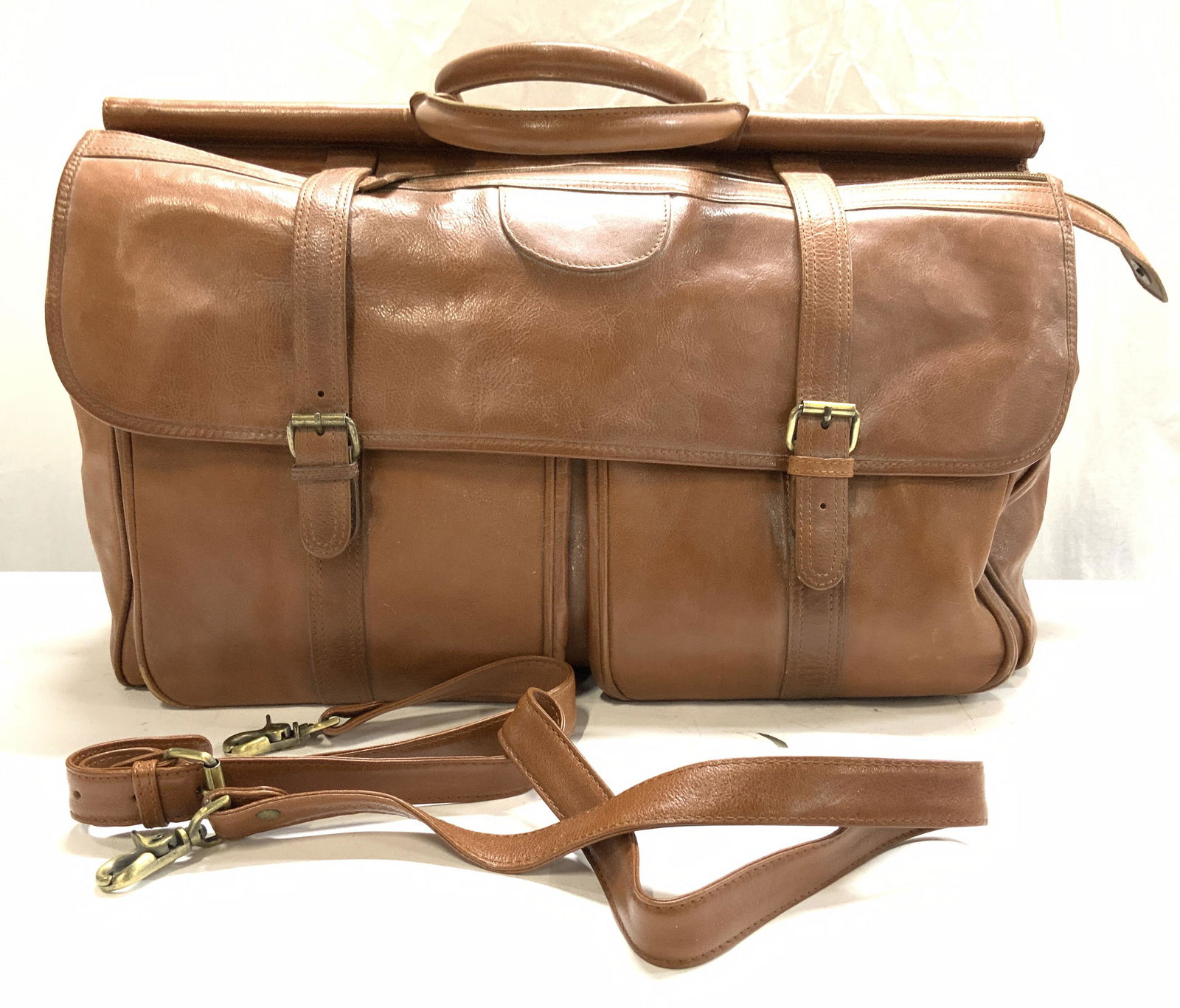 CARRIAGE HOUSE Thick Leather Carry All Weekender (1 of 11)