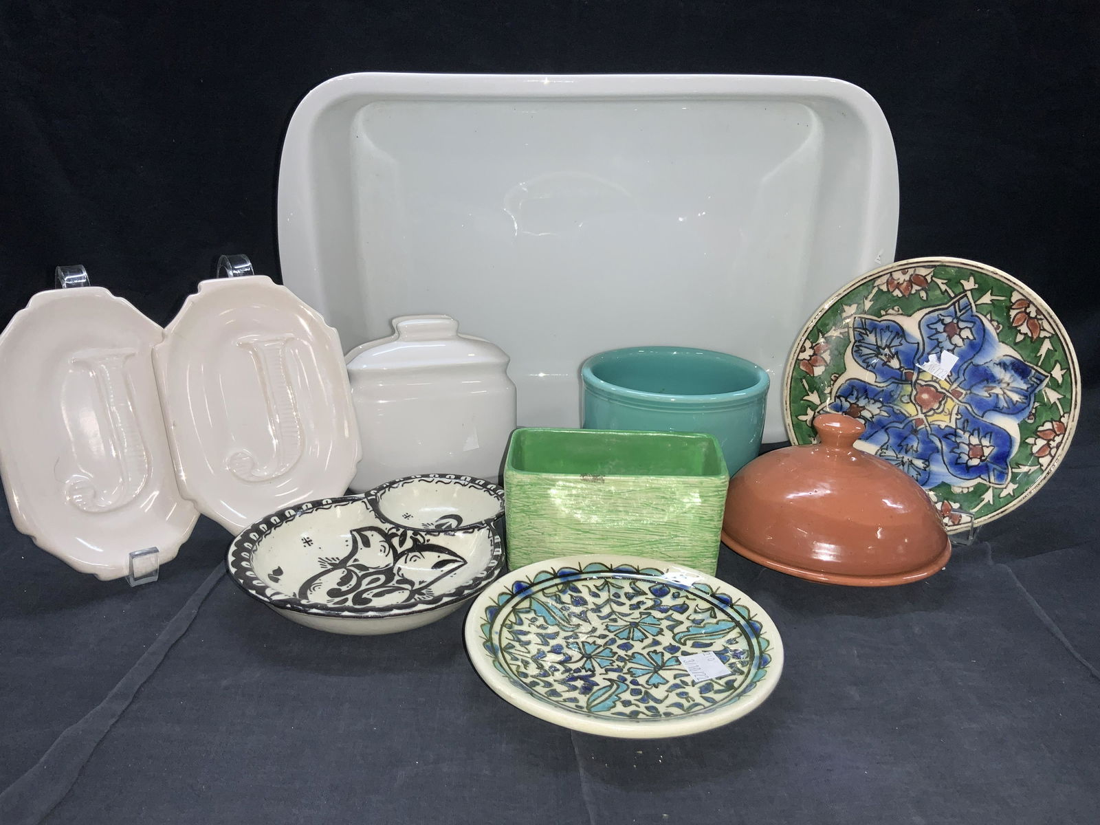 Lot 10 Kitchen Ceramics & Dish Wares (1 of 11)