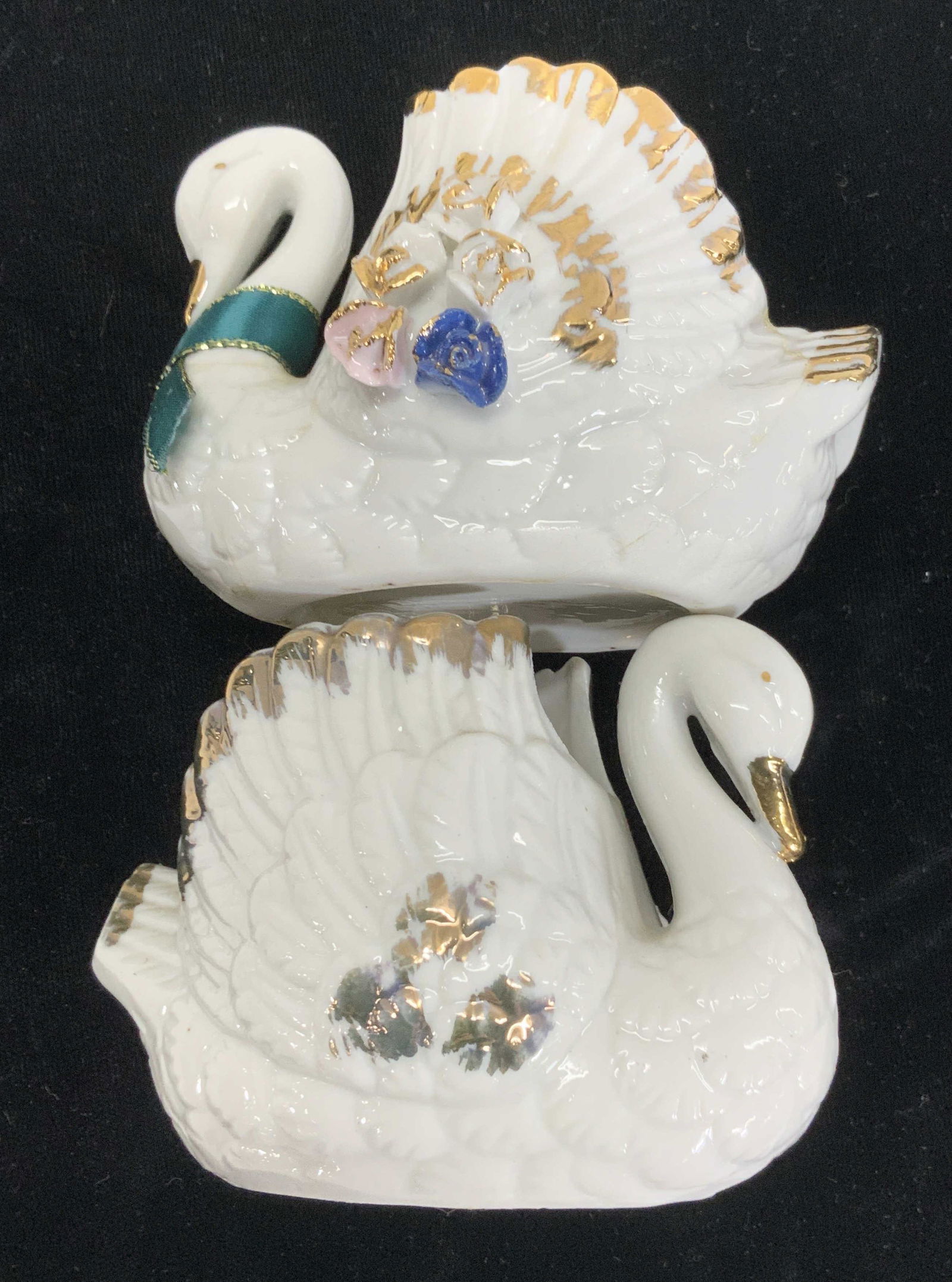 Set 4 Porcelain Swan Tabletop (1 of 7)