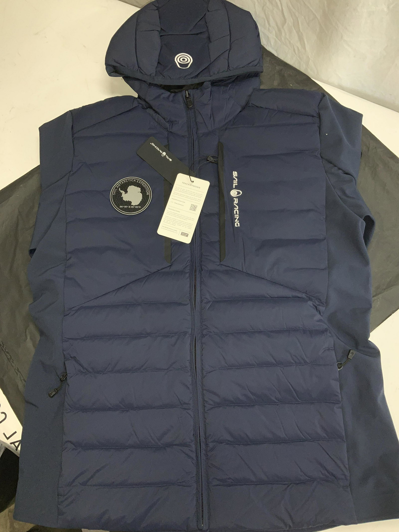 Sail Racing Antarctica Hybrid Hood, NIP: Size Medium Mens Navy Antarctica Hybrid Hood Jacket by Sail Racing, New in Package. Zippered pockets, 25.5 in. Long. New in package, removed for photography, then placed back in Org package. Mens Jack