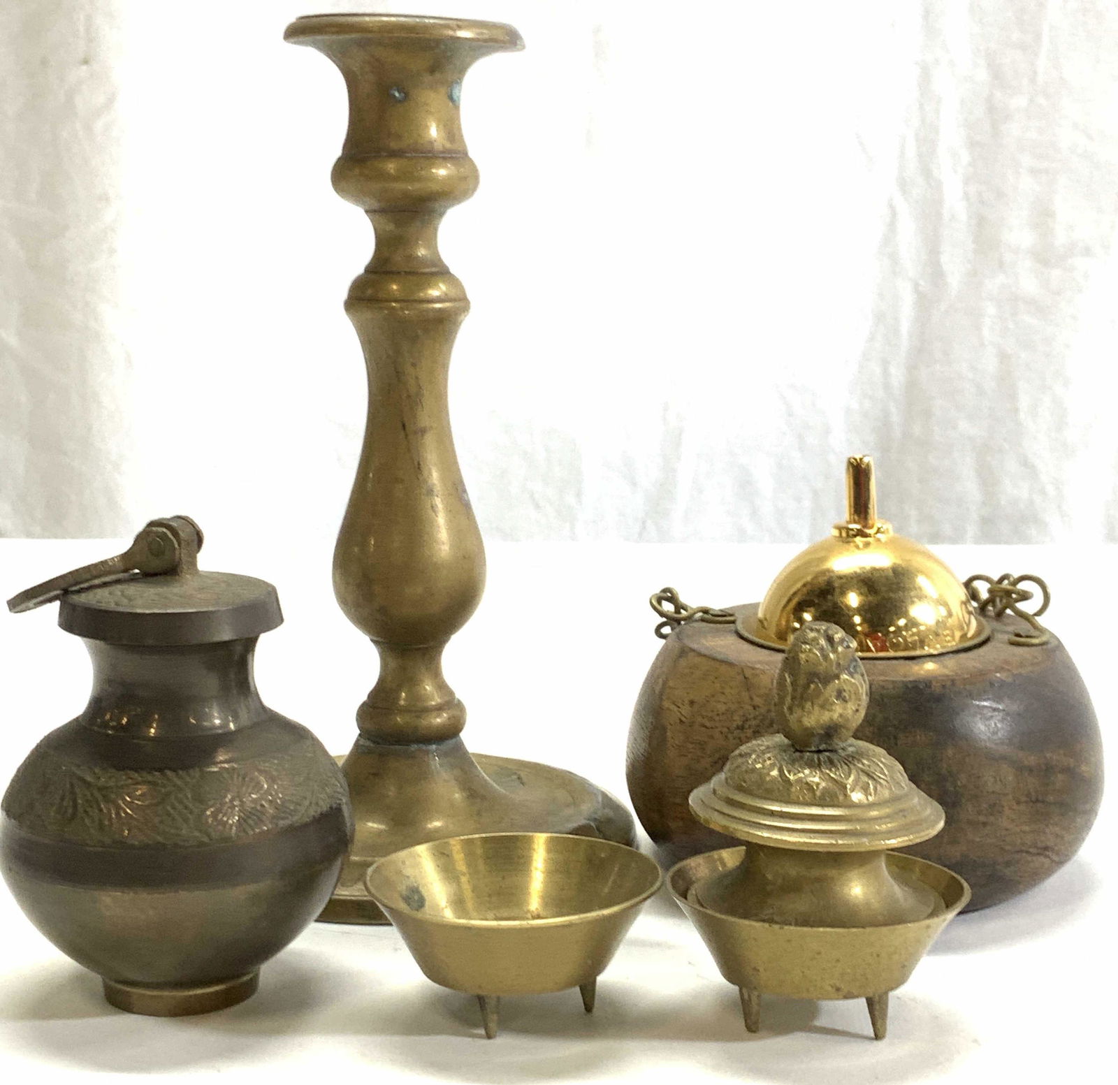 8 Vntg Brassware , Incense Burners, Candlestick (1 of 7)