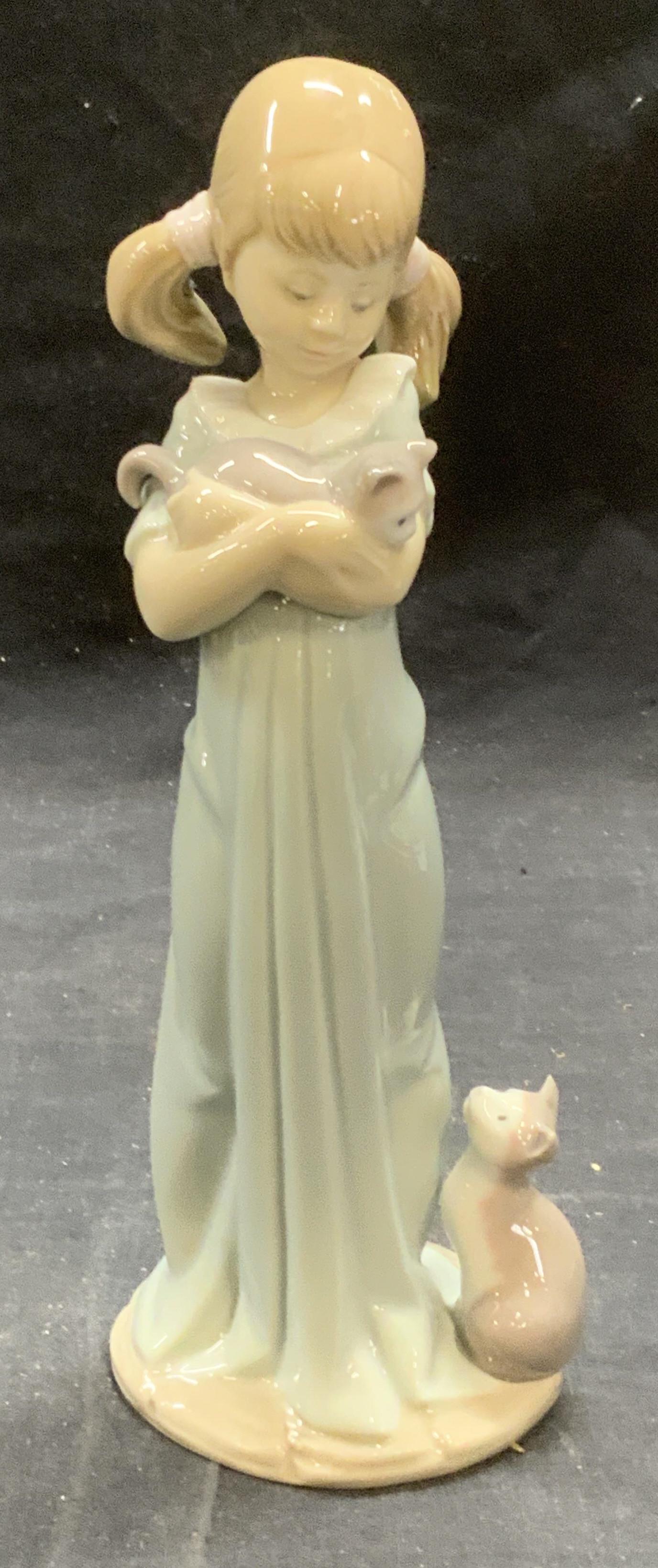 LLADRO 5743 Porcelain Girl & Cats Figurine (1 of 7)