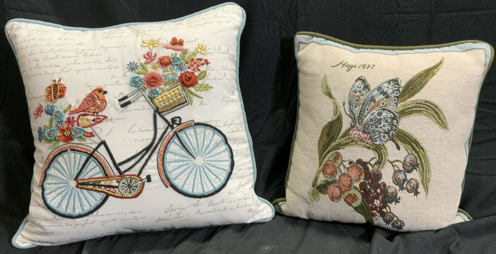 Lot 2 Assorted Welted Throw Pillows (1 of 7)