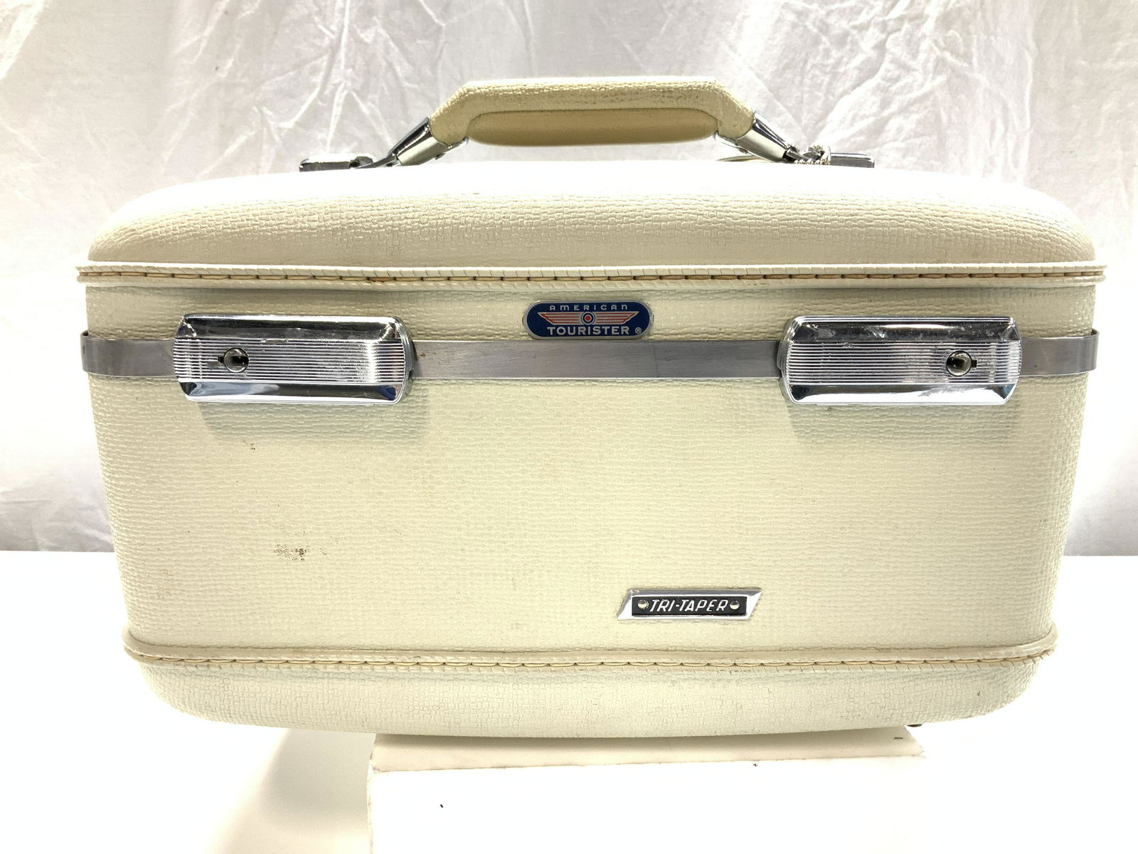 American Tourister MC Hard Case Carry On Luggage (1 of 7)