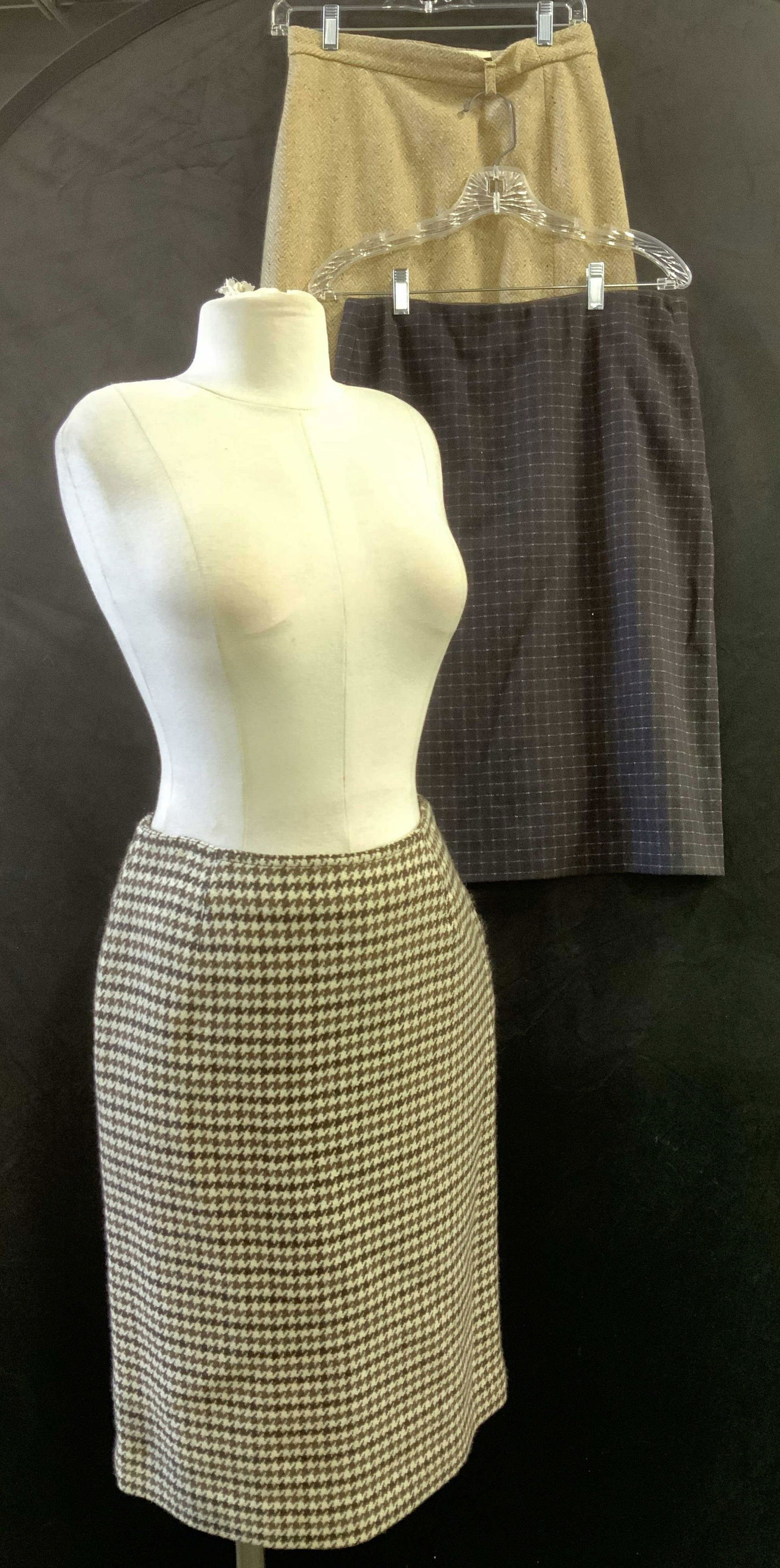 Lot 4 Luxury Brand Wool Skirts, Italy (1 of 6)