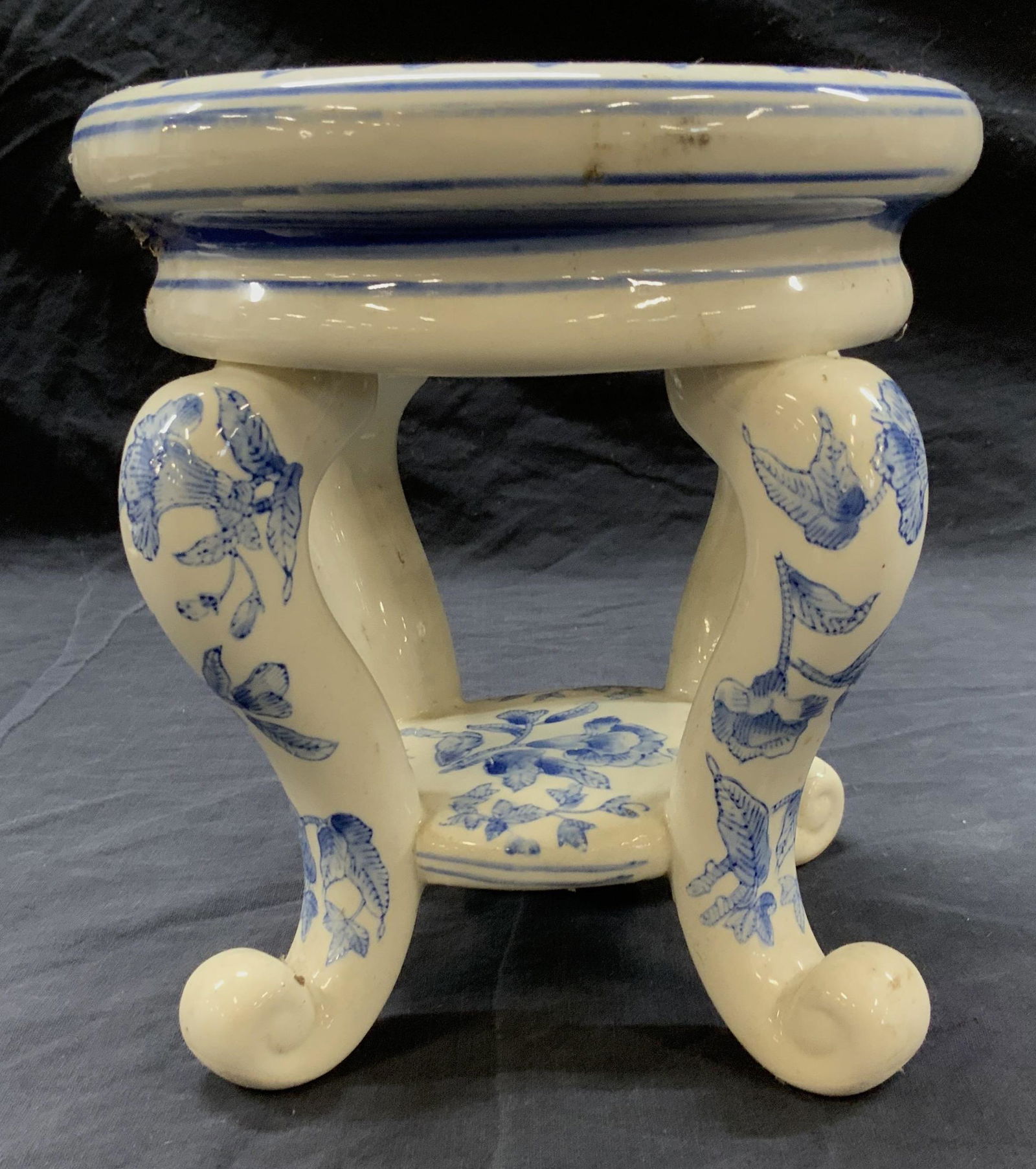 Asian Porcelain Vase Stand (1 of 6)