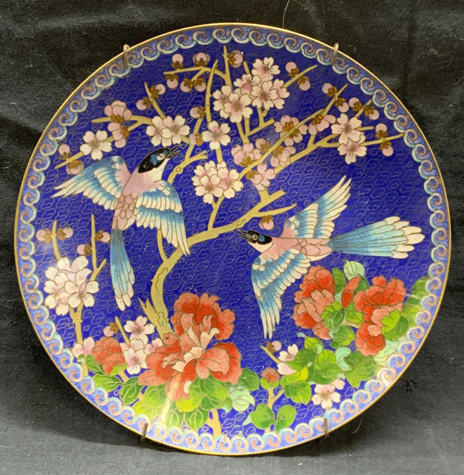 Vtg CHING-TAI-IAN Cloisonne Bird Art Plate: Vintage 1991 Ching-Tai-Ian cloisonne Art plate with botanical and bird motif. Enamel over metal. Measures approx. 7 1/8 inches diameter. Some surface wear consistent with exposure. Trademarked to unde