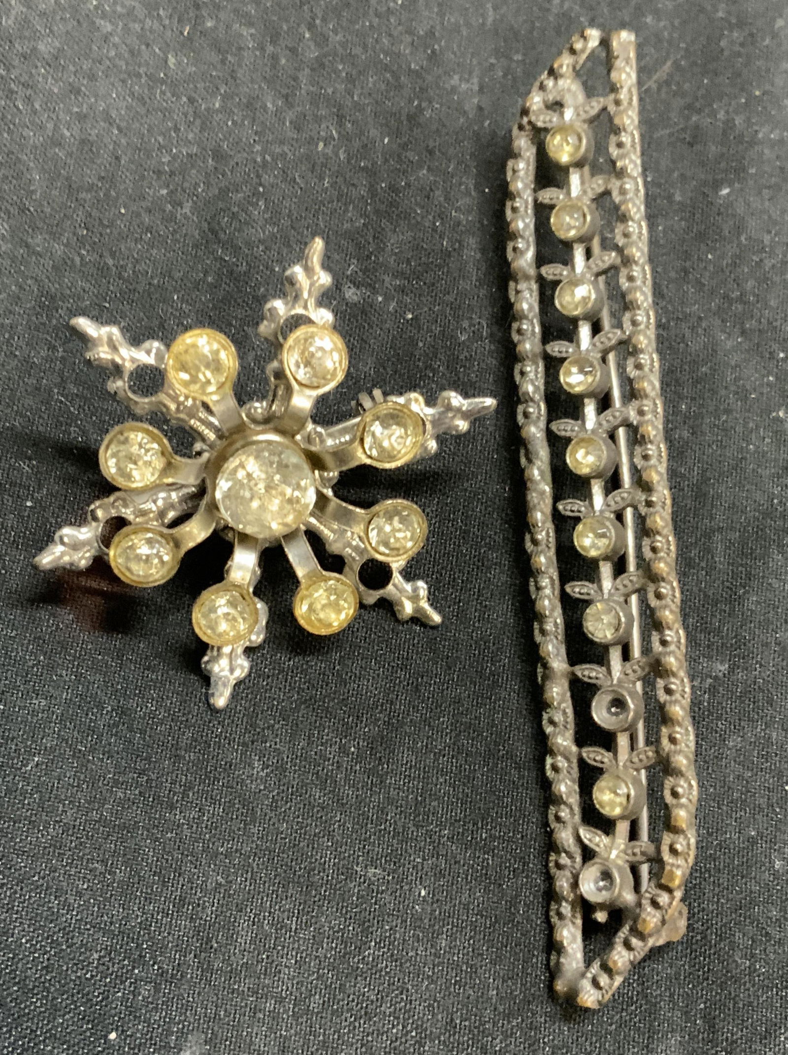 Lot 2 Vtg Snowflake Brooch & Sgn Crystal Brooch (1 of 8)