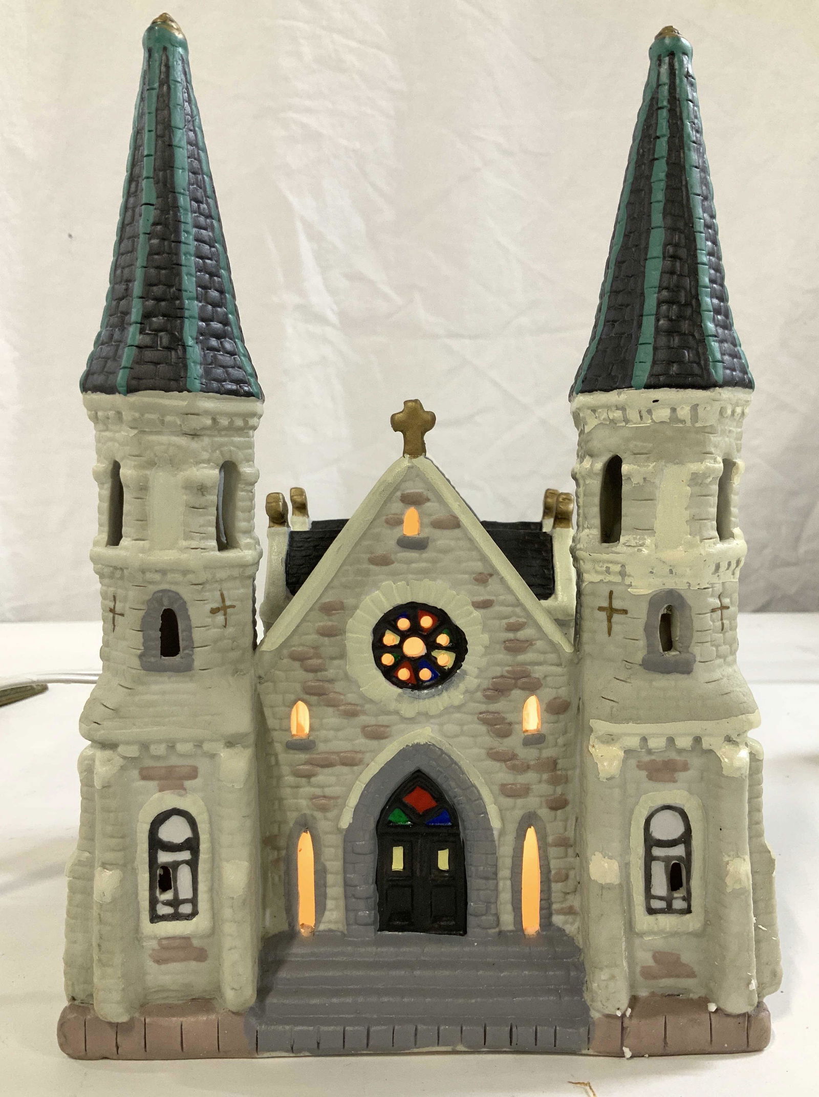 Collectible HERITAGE Porcelain Lighted Church (1 of 12)