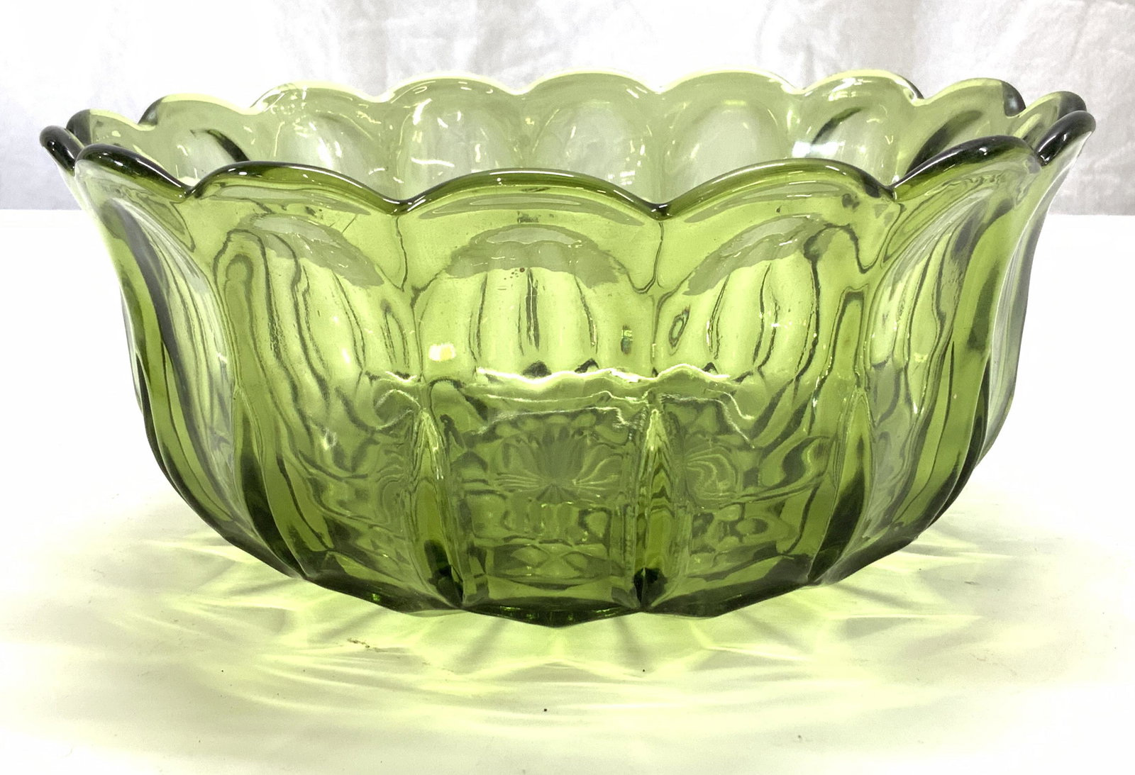 Olive Green Scallop Rim Glass Bowl: Olive Green vintage glass bowl with scalloped edge. Moser style. Measure 9: x 4 in. Centerpiece Bowl, Green Glass, Up cycle Bowl, Fruit Bowl, Decorative arts, Vintage Olive Green Glass Bowl , Glass ta
