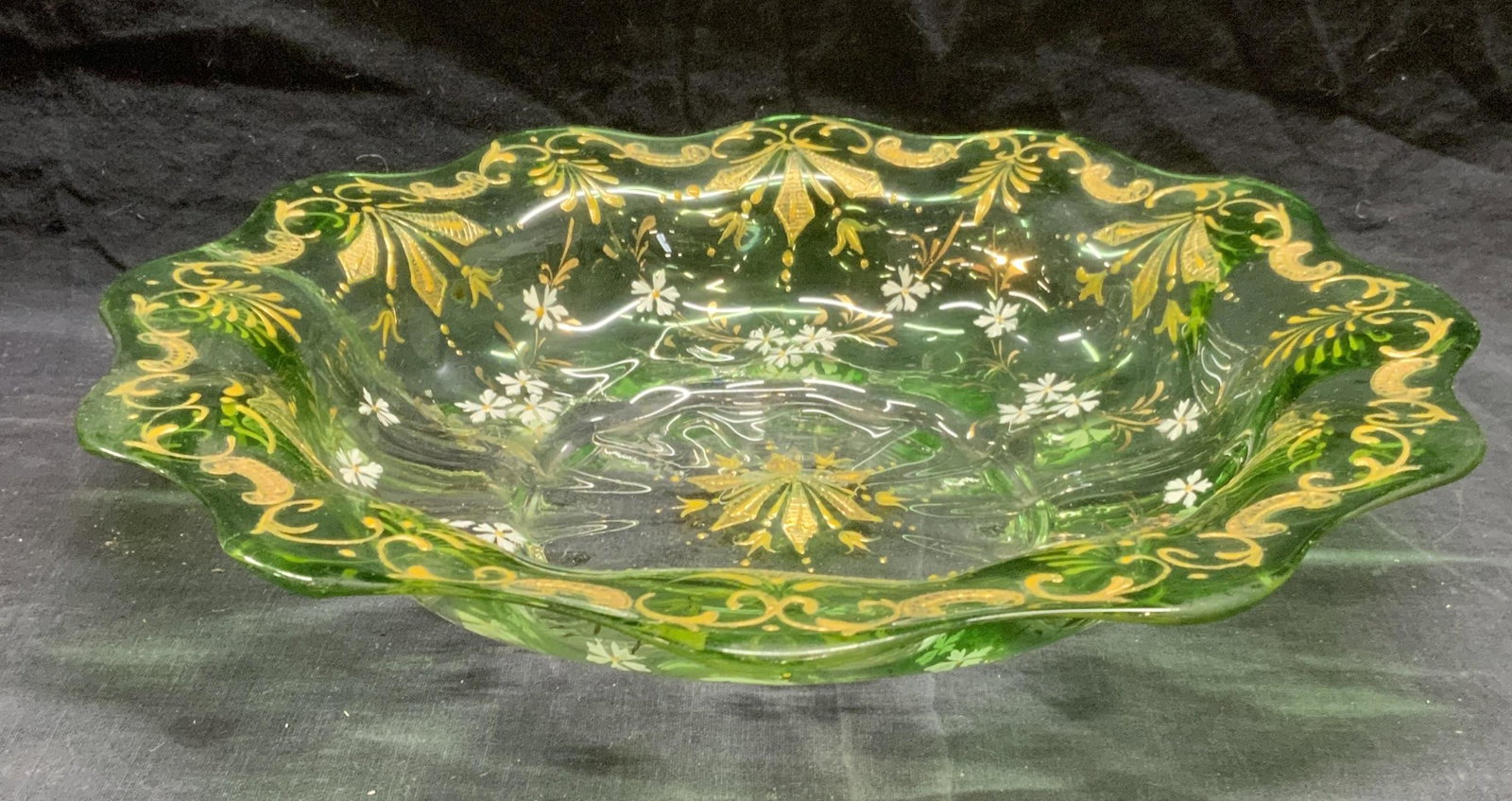 Vtg Green Gilt Art Glass Centerpiece Bowl: Vintage green art glass centerpiece bowl with gilt decoration and handkerchief rim. Cracking observed. Measures approx. 13.25 inches diameter and 2.5 inches tall. Art glass, Studio glass, art glass bo