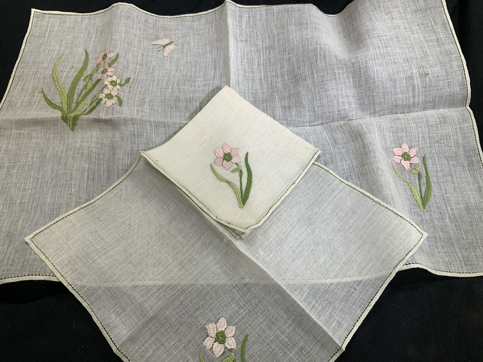 Set 3 Cream Linen Embroidered Table Linens, Box (1 of 6)