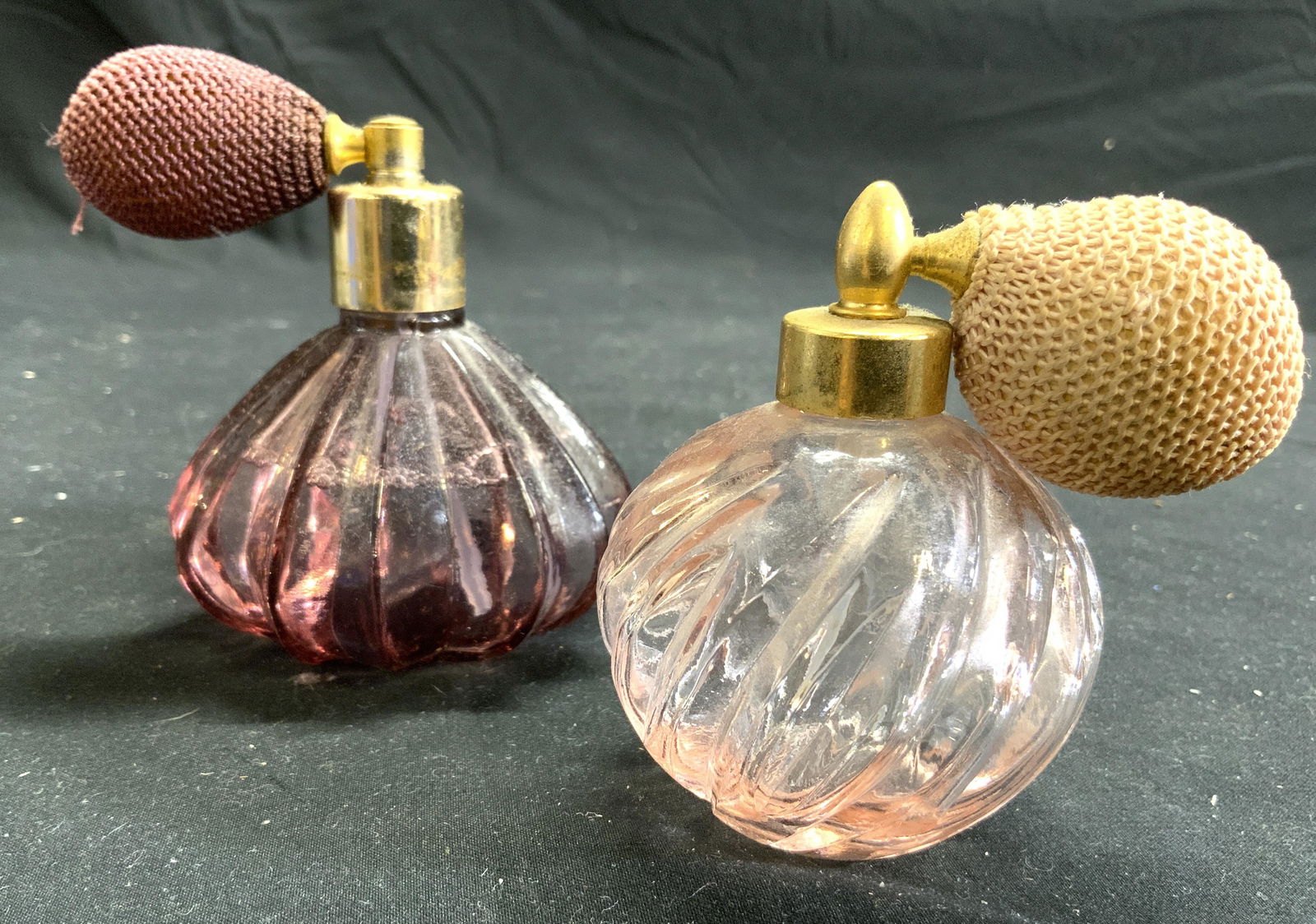 2 Vntg Art Glass Perfume Bottles W Bulb Atomizers (1 of 6)