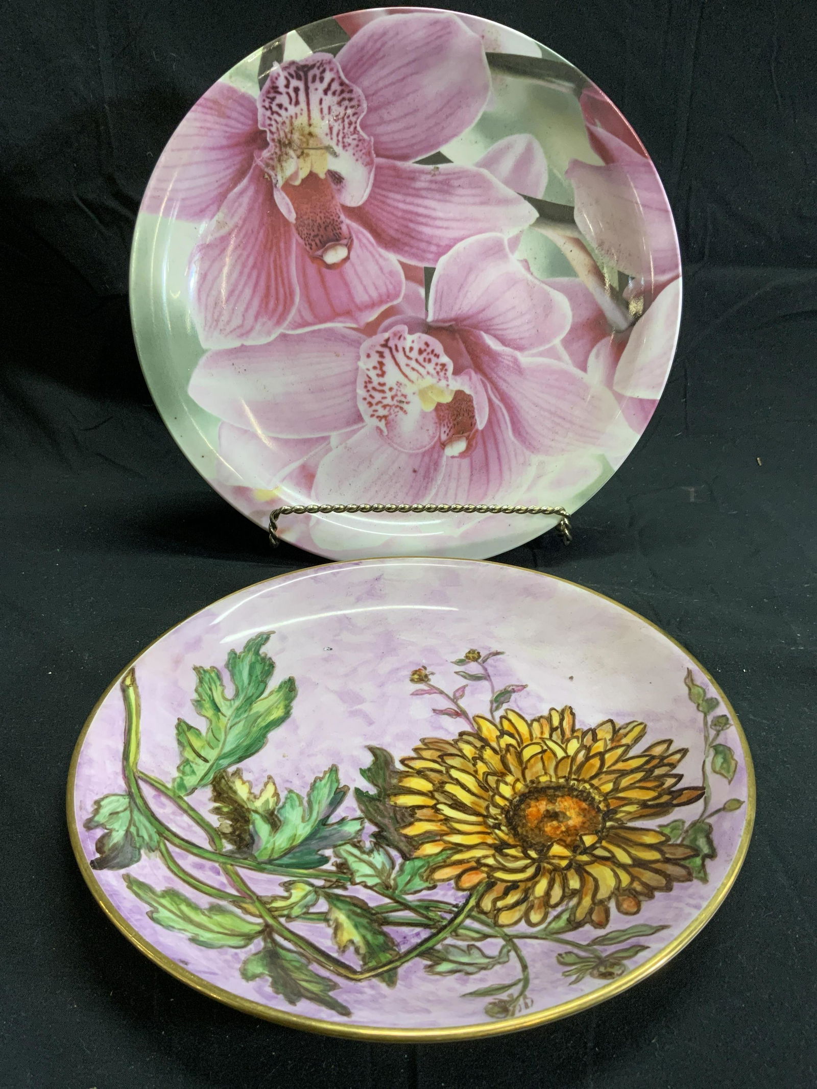 Lot 2 Porcelain Floral Detailed Plates (1 of 7)