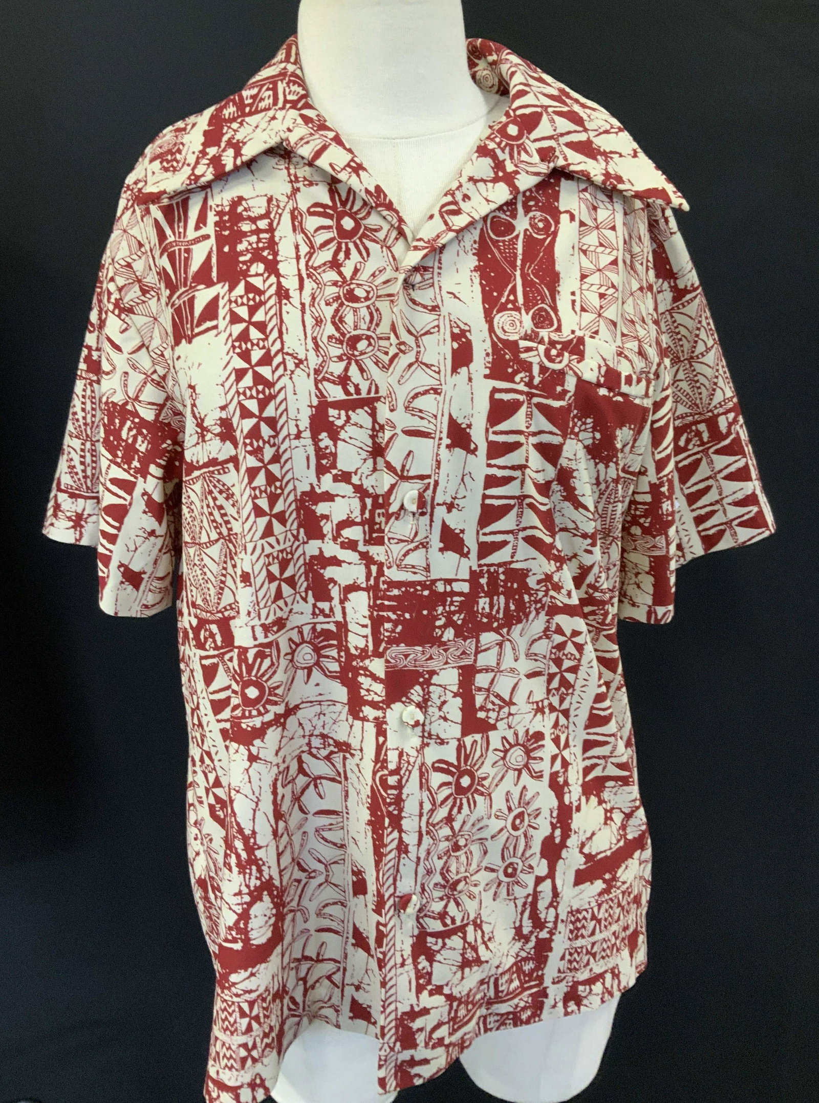 HAWAII NEI Vintage Hawaiian Shirt, Honolulu: Vintage polyester ( c1970s) red and light grey Short sleeve ladies Hawaiian Shirt, button down, size Medium. Vintage wear, resort wear, Hawaiian Shirt, designer Hawaii NEI, Estate wear, Shirt sleeve H