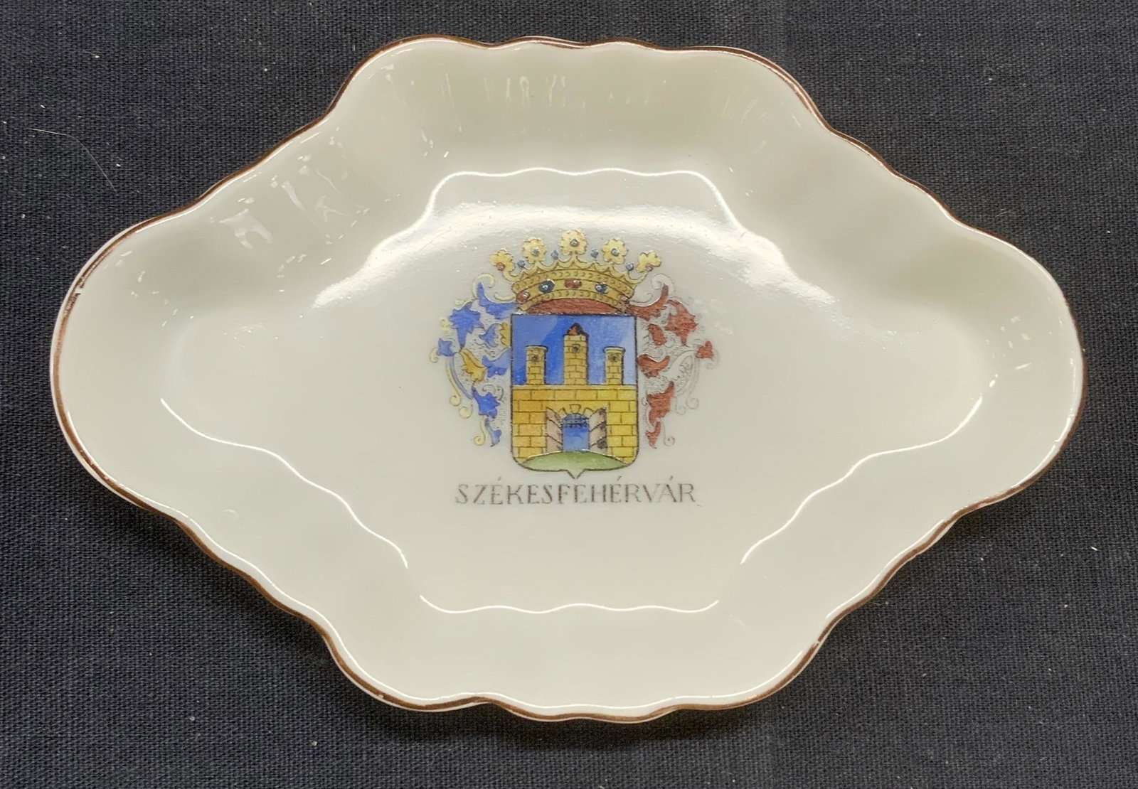 HEREND Szekesfehervar Porcelain Trinket Dish: Herend Hungary Szekesfehervar porcelain trinket dish with crest motif. Measures approx. 4 7/8 x 3.25 inches. In good condition. Trademarked to underside. Marked 7737. Herend, herend hungary, herend tr