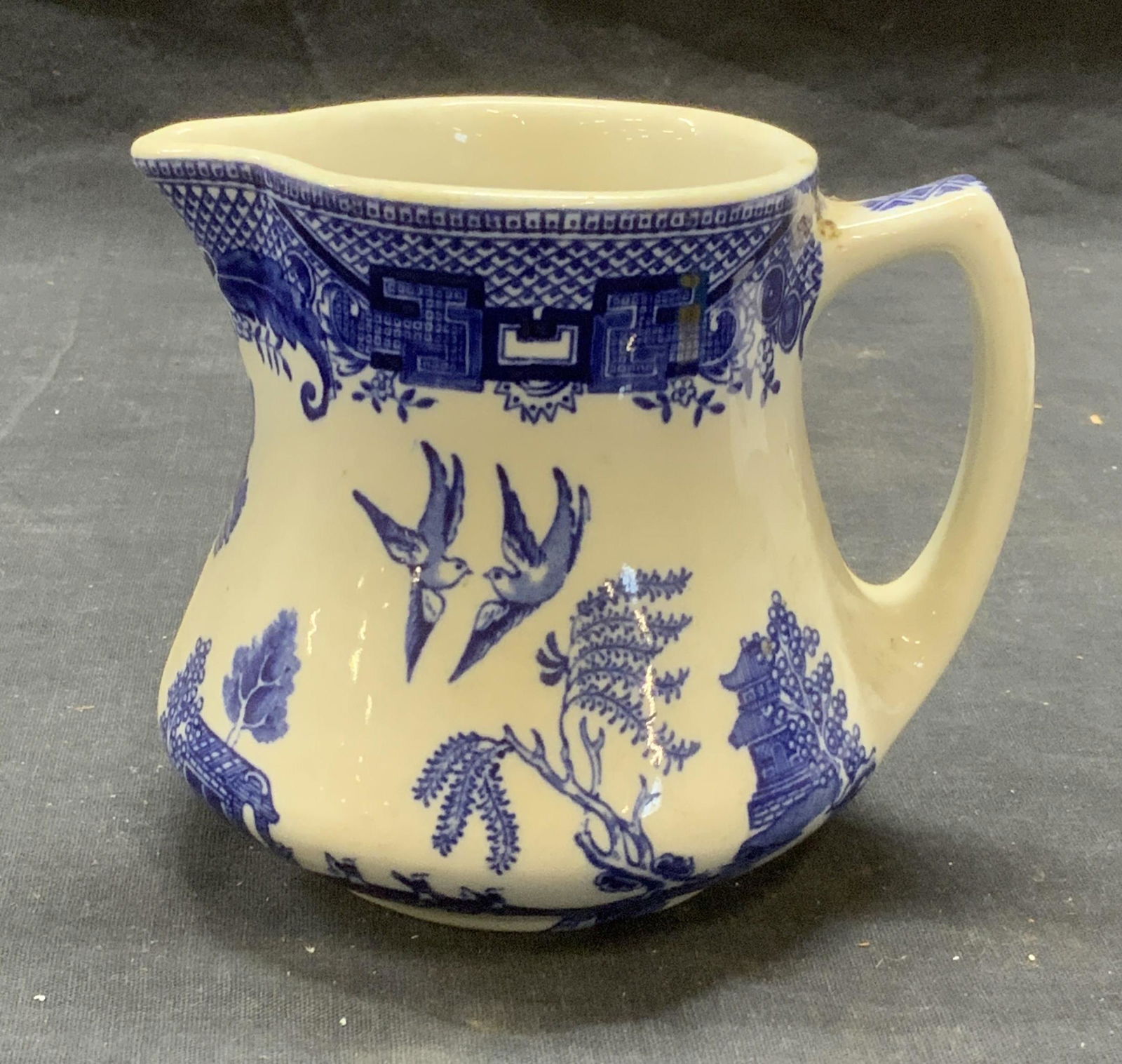 SHENANGO CHINA Blue & White Creamer (1 of 6)