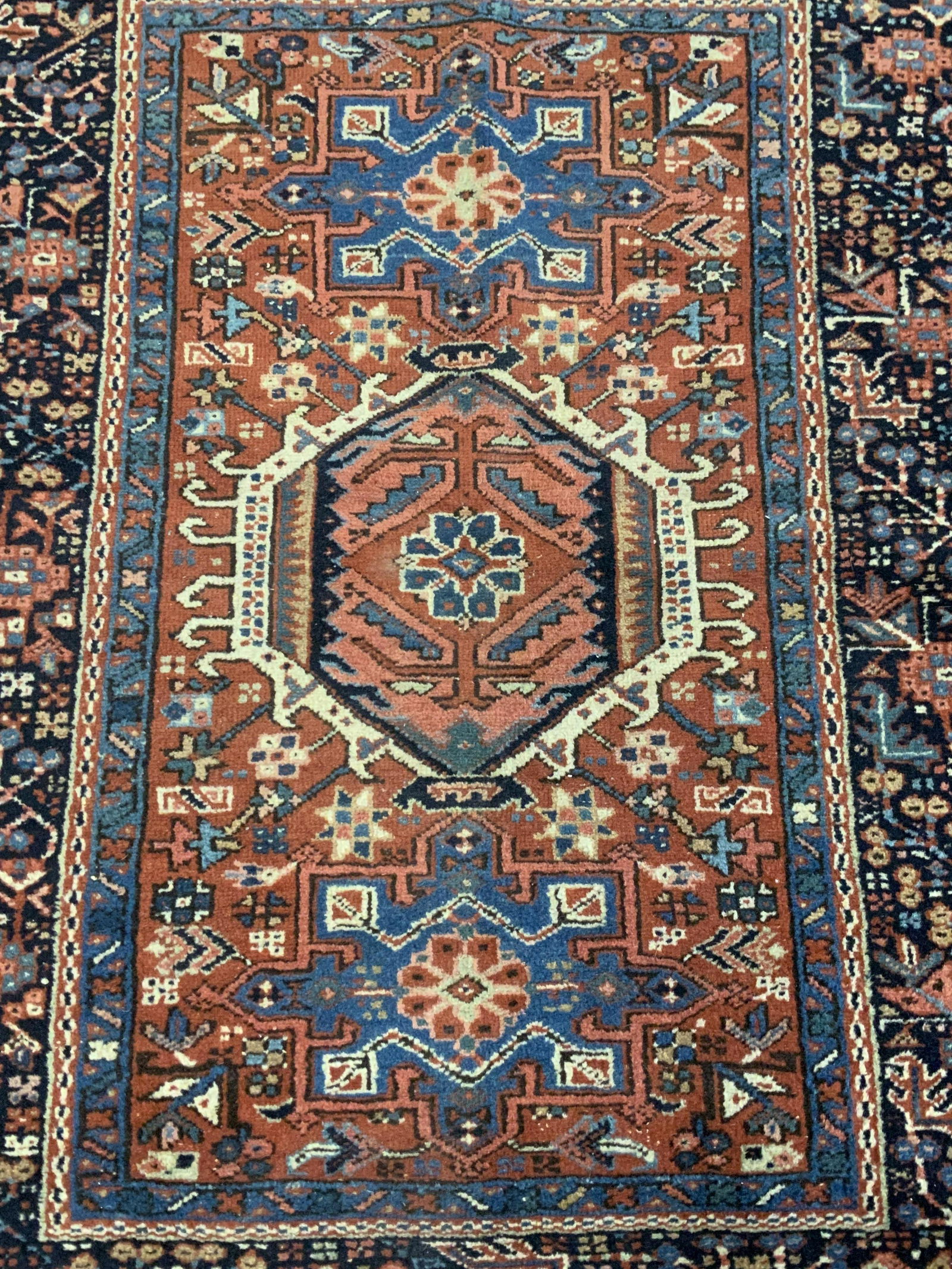 Vntg ORIENTAL HAND WOVEN WOOL CARPET (1 of 8)