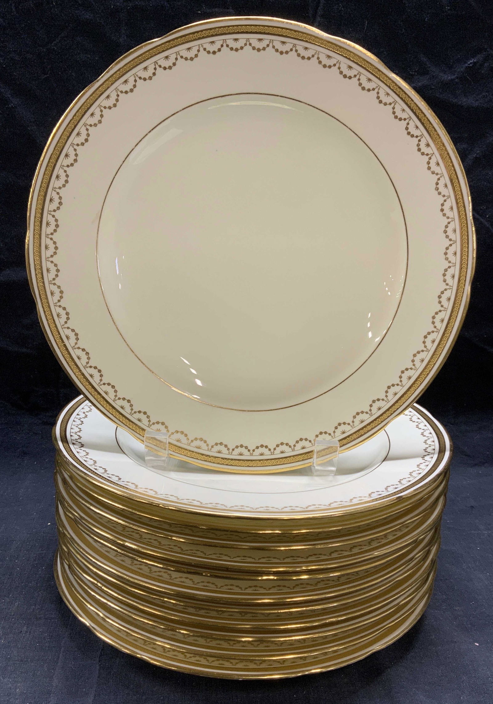 Set 12 Antique MINTONS Porcelain Dinner Plates (1 of 7)