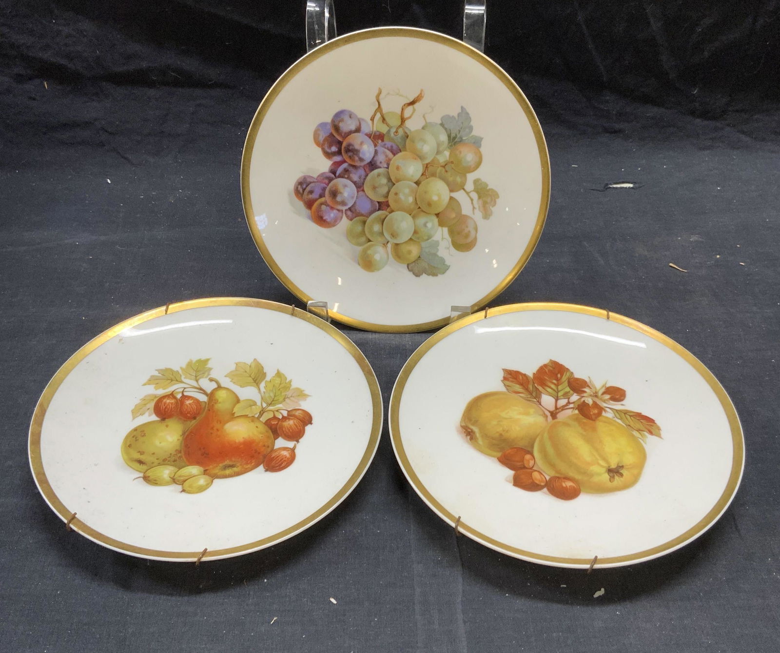 3 E&R GOLDEN CROWN Harvest & Orchard Porc Plates (1 of 7)