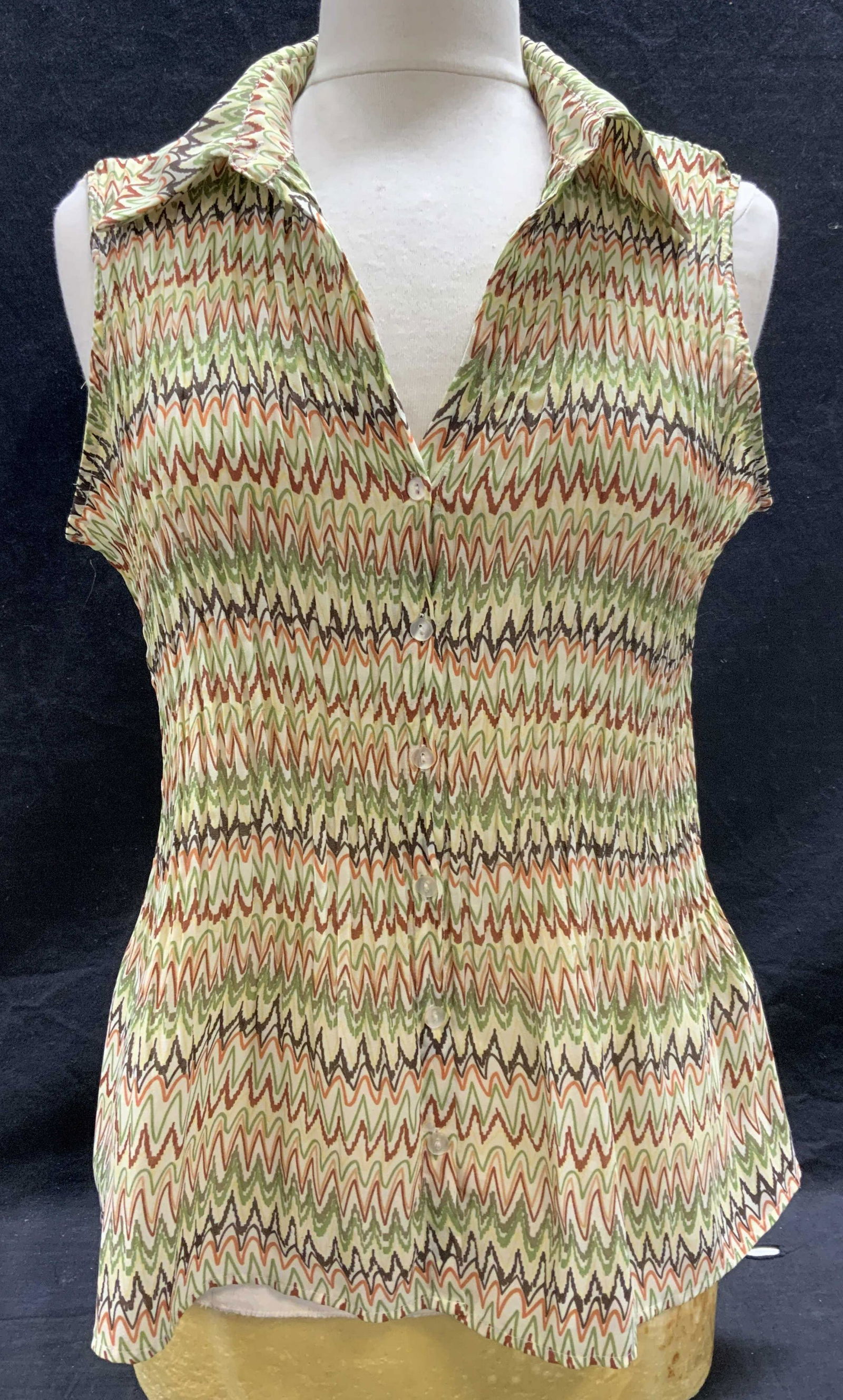TAILOR B MOSS Sleeveless Pleated Zig Zag Blouse (1 of 7)