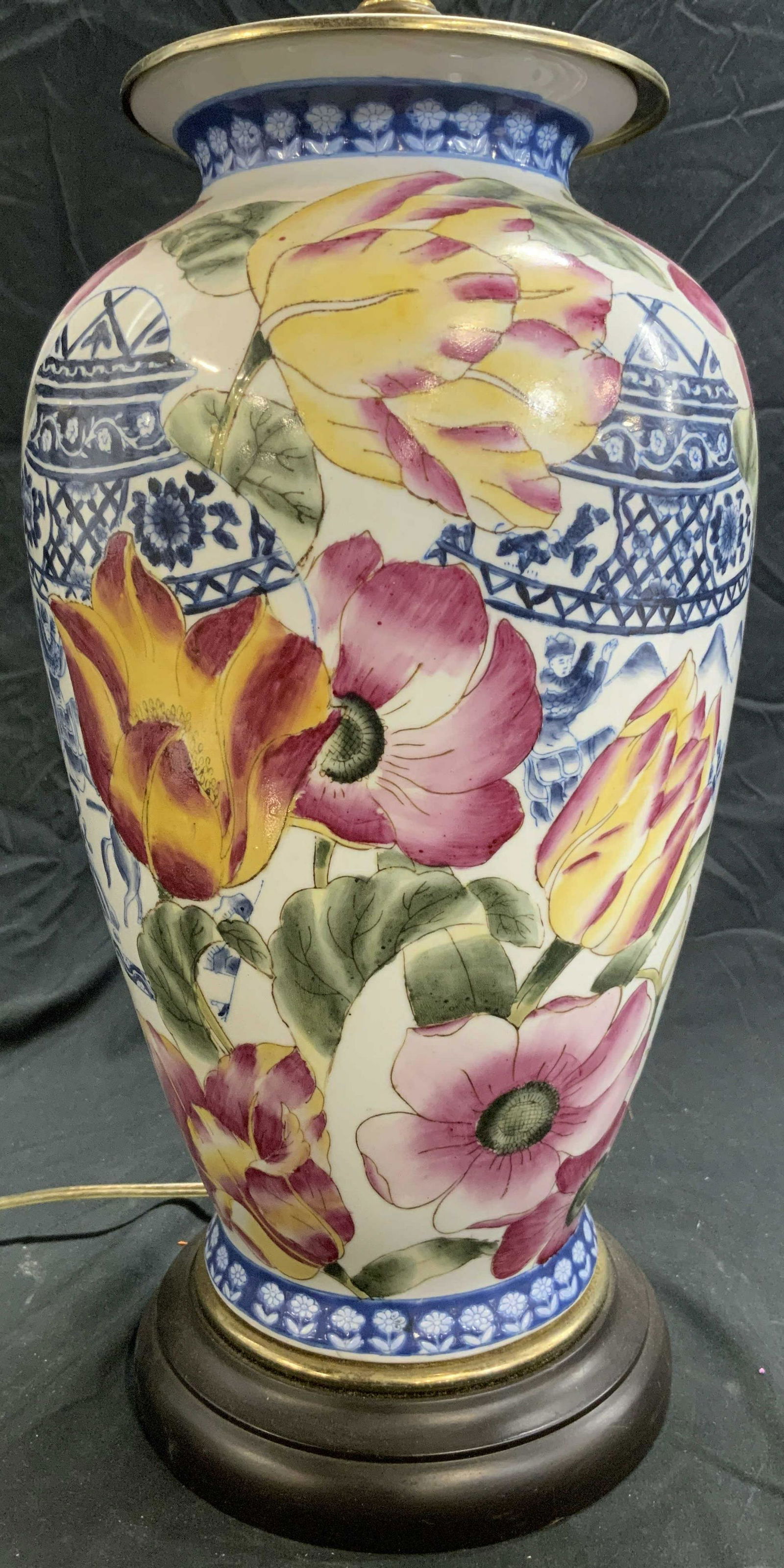 Vntg Hand Painted Asian Porcelain Table Lamp (1 of 7)