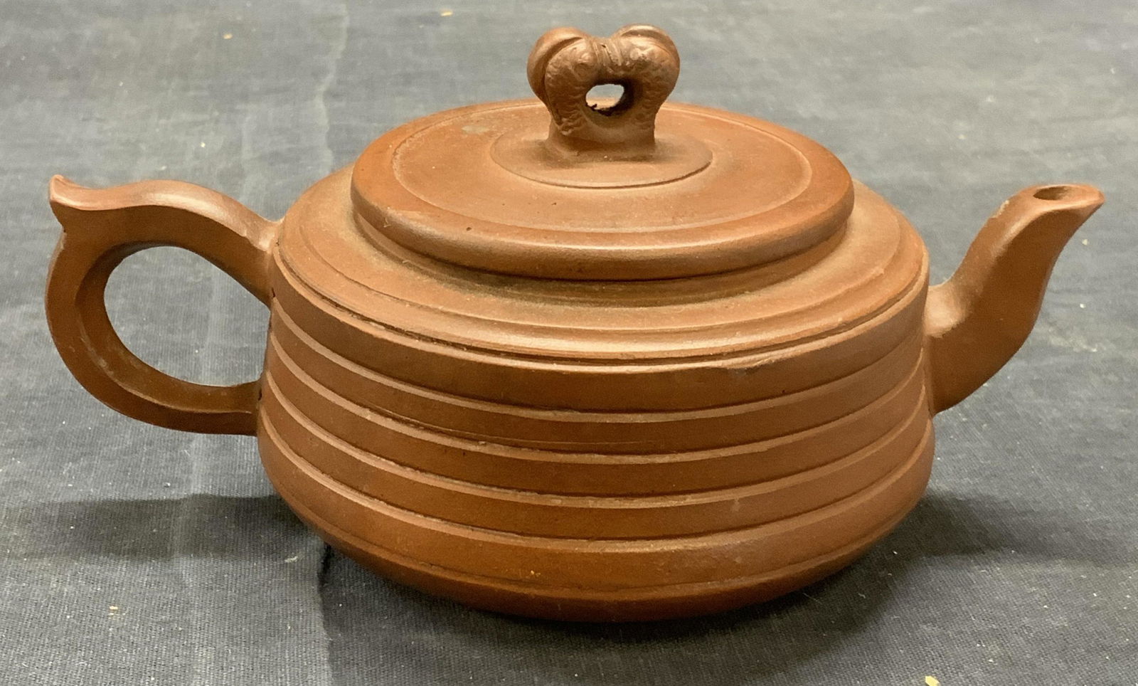 Vintage Sgn Chinese Yixing Pottery Zisha Teapot (1 of 6)