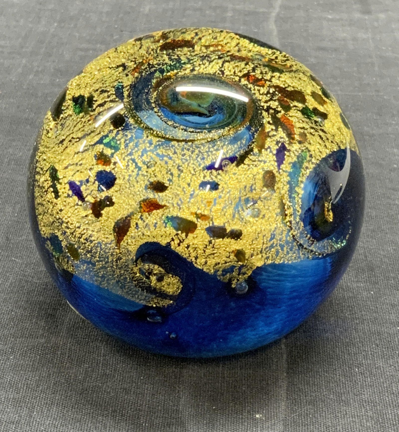 ROBERT HELD Art Glass Paperweight Canada (1 of 7)