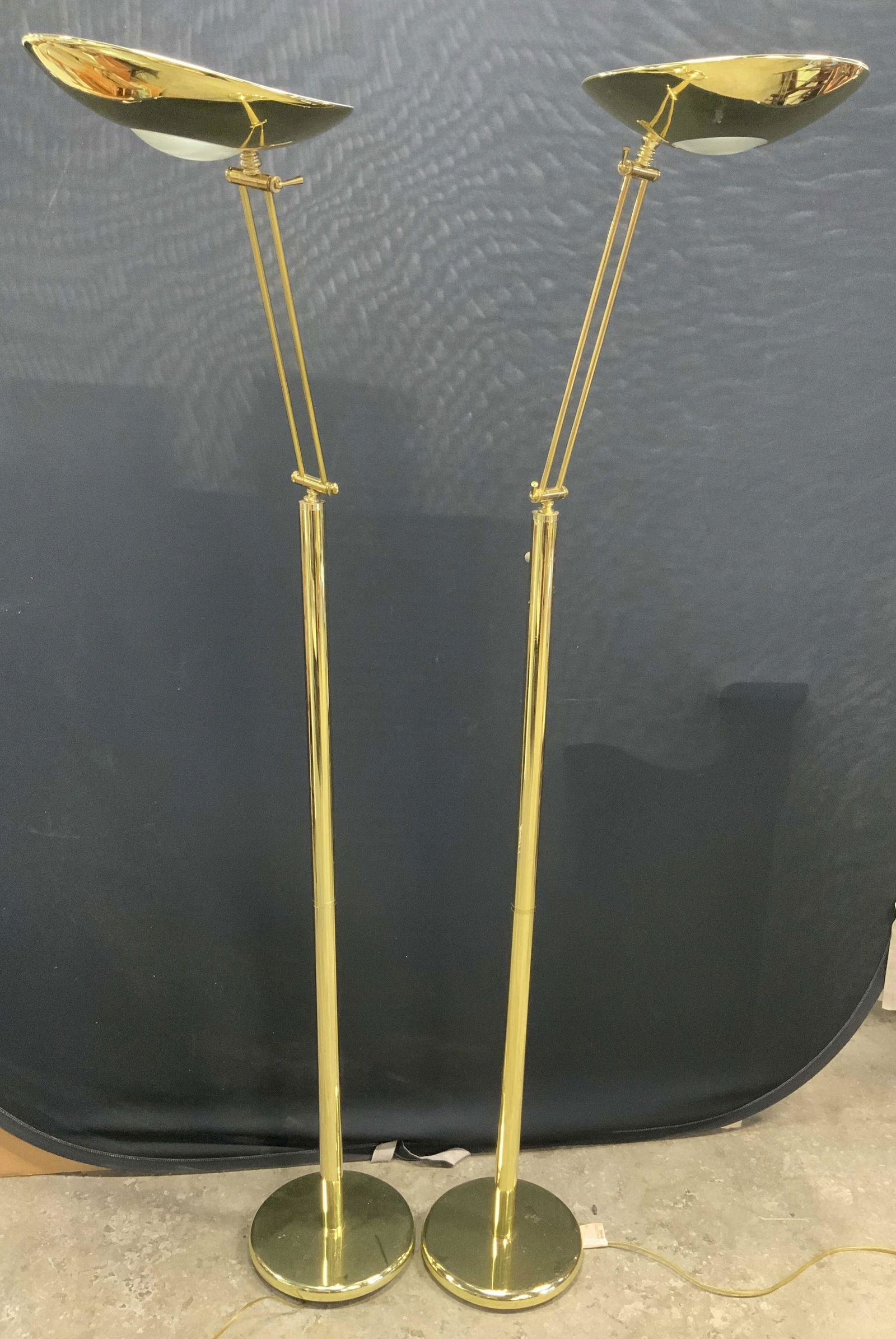 UNDERWRITERS LABORATORIES Pr Swing Arm Floor Lamps (1 of 9)