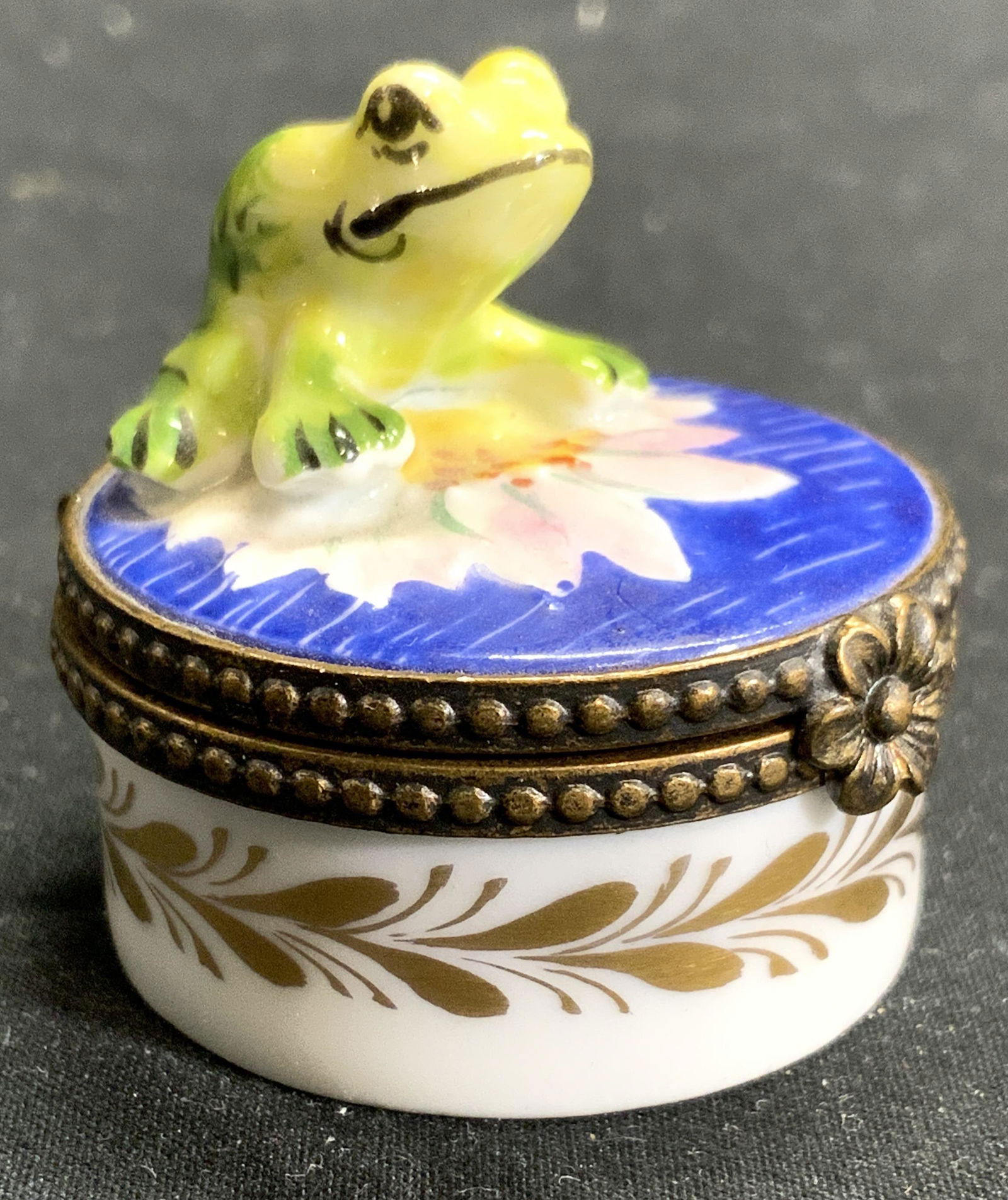 LIMOGES FRANCE Hand Painted Pill Box (1 of 6)
