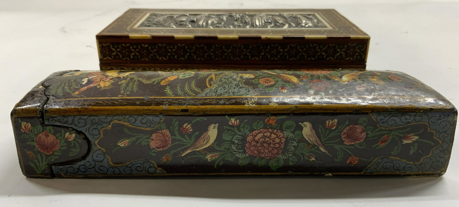 Vntg Intricately Detailed Keepsake & Cigar Boxes: Lot includes 1 cigar box & 1 keepsake box. Cigar box has floral, leaf & soldier on horse detail with slide out compartment. Keepsake box has inlaid intricate wood and bone detail. Keepsake box measure
