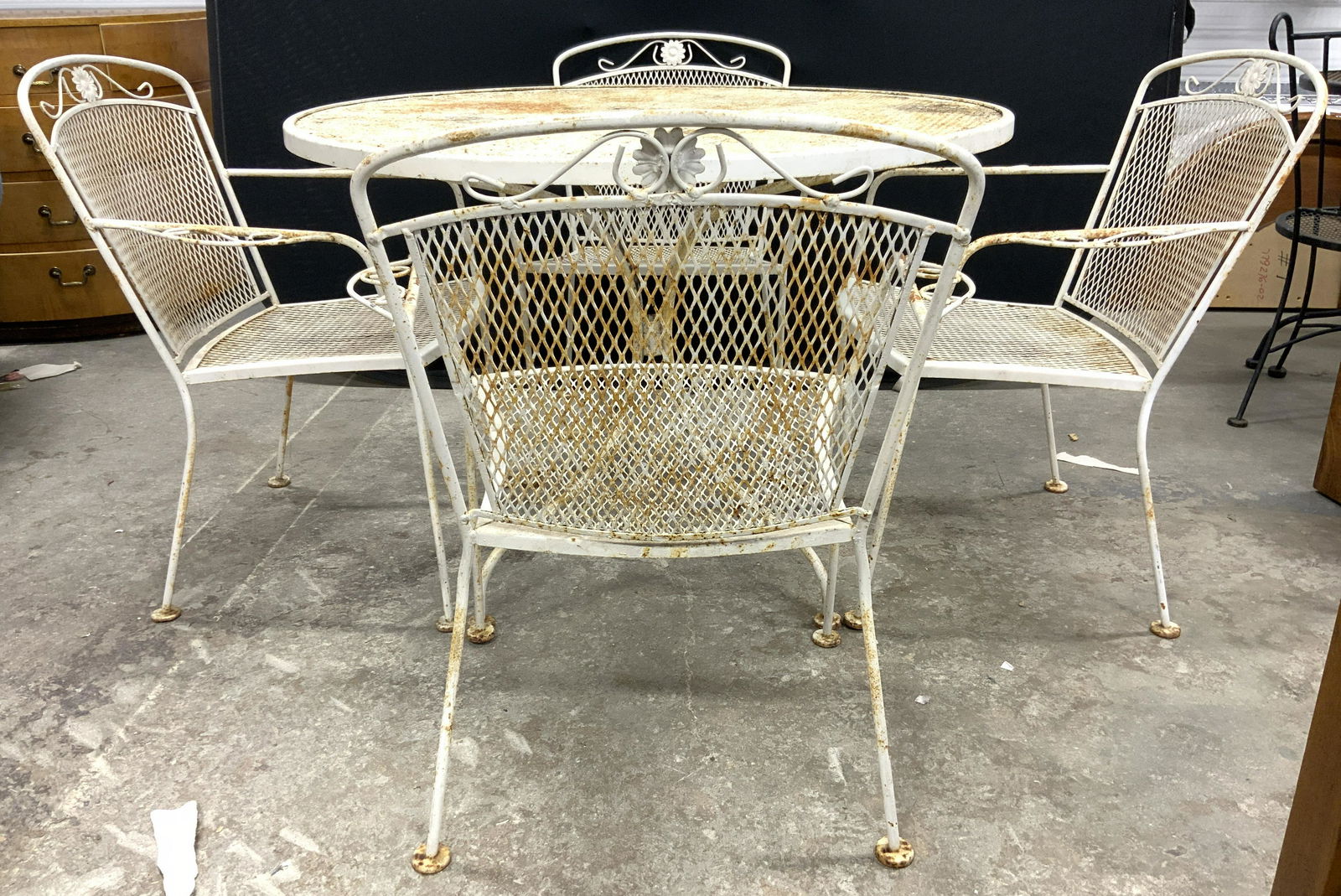 Plantation Patterns Outdoor Iron Table Chairs