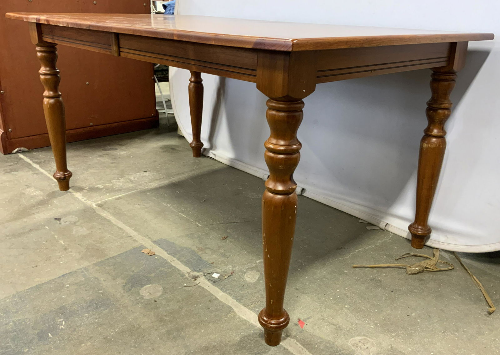 KINCAID Carved Wooden Split Leaf Dining Table USA (1 of 7)