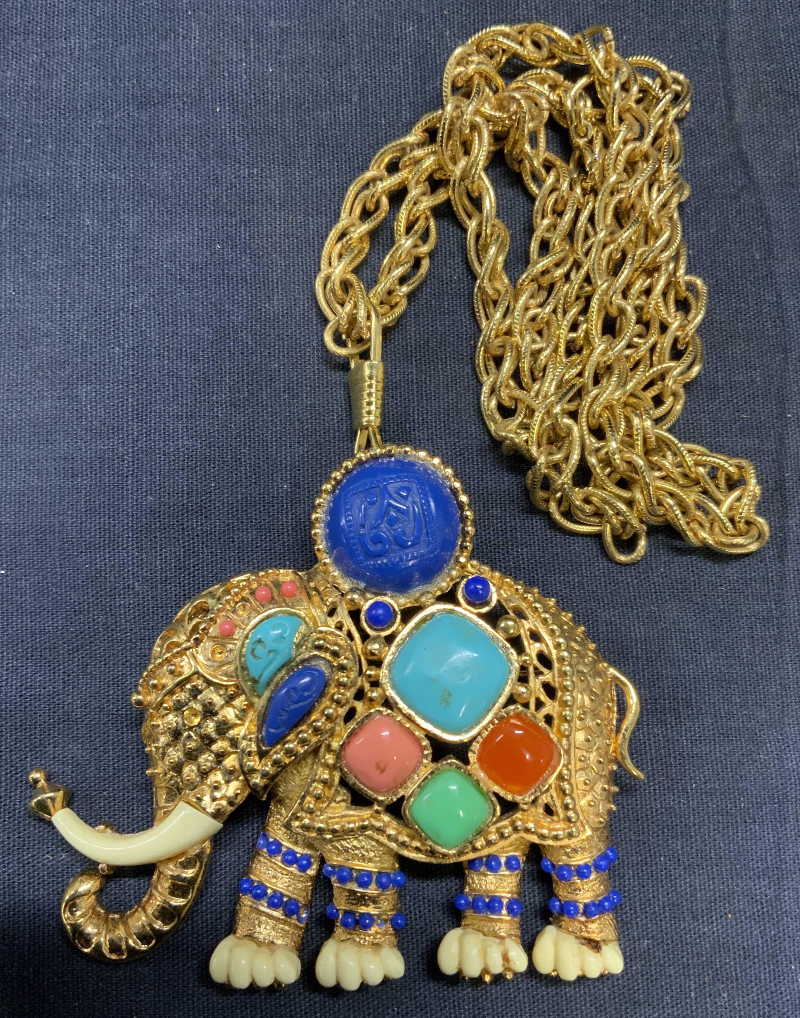 XL Gold Tone Elephant Brooch Pendant Necklace (1 of 9)