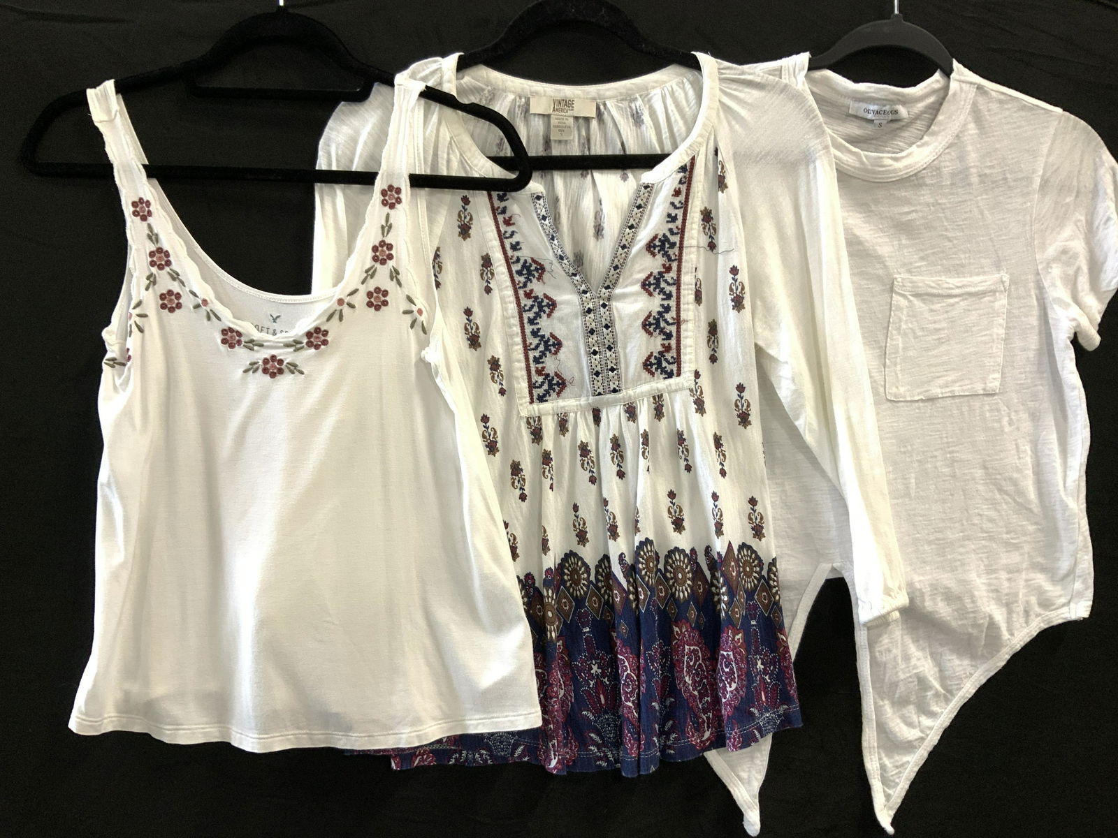 Group 4 Ladies White Tee Shirts, Sz Small (1 of 7)