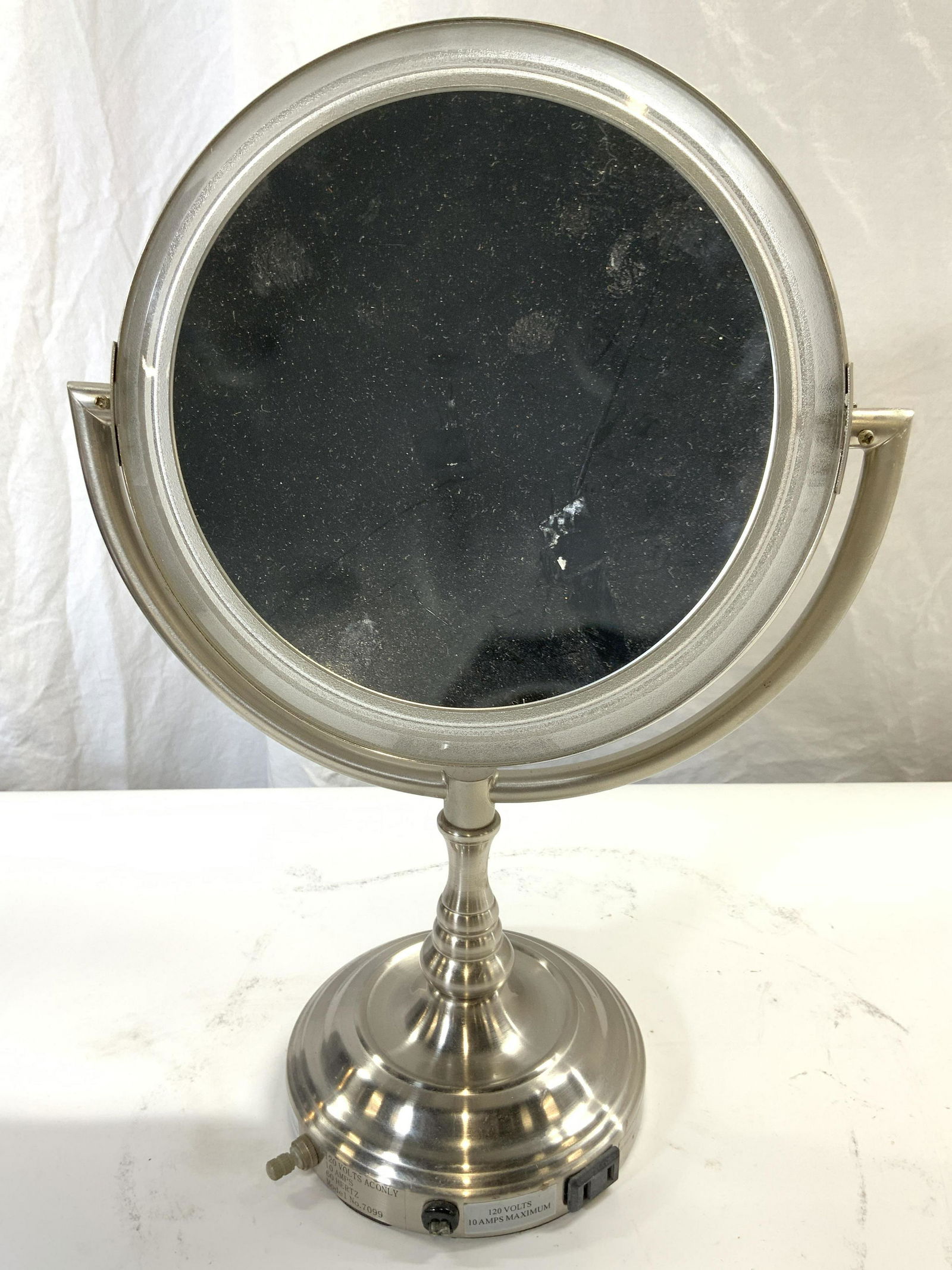 Rotating Ring Light Makeup Mirror W Metal Base (1 of 7)