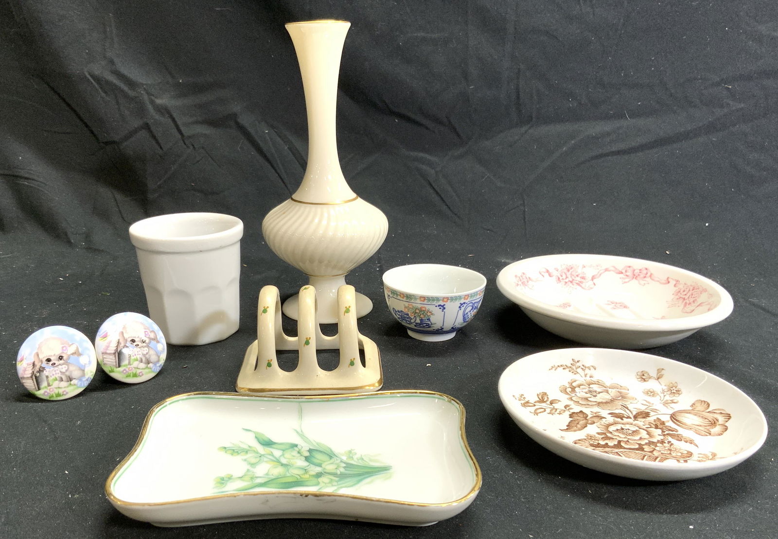Lot 9 Assorted Porcelain Tabletop Decor (1 of 10)