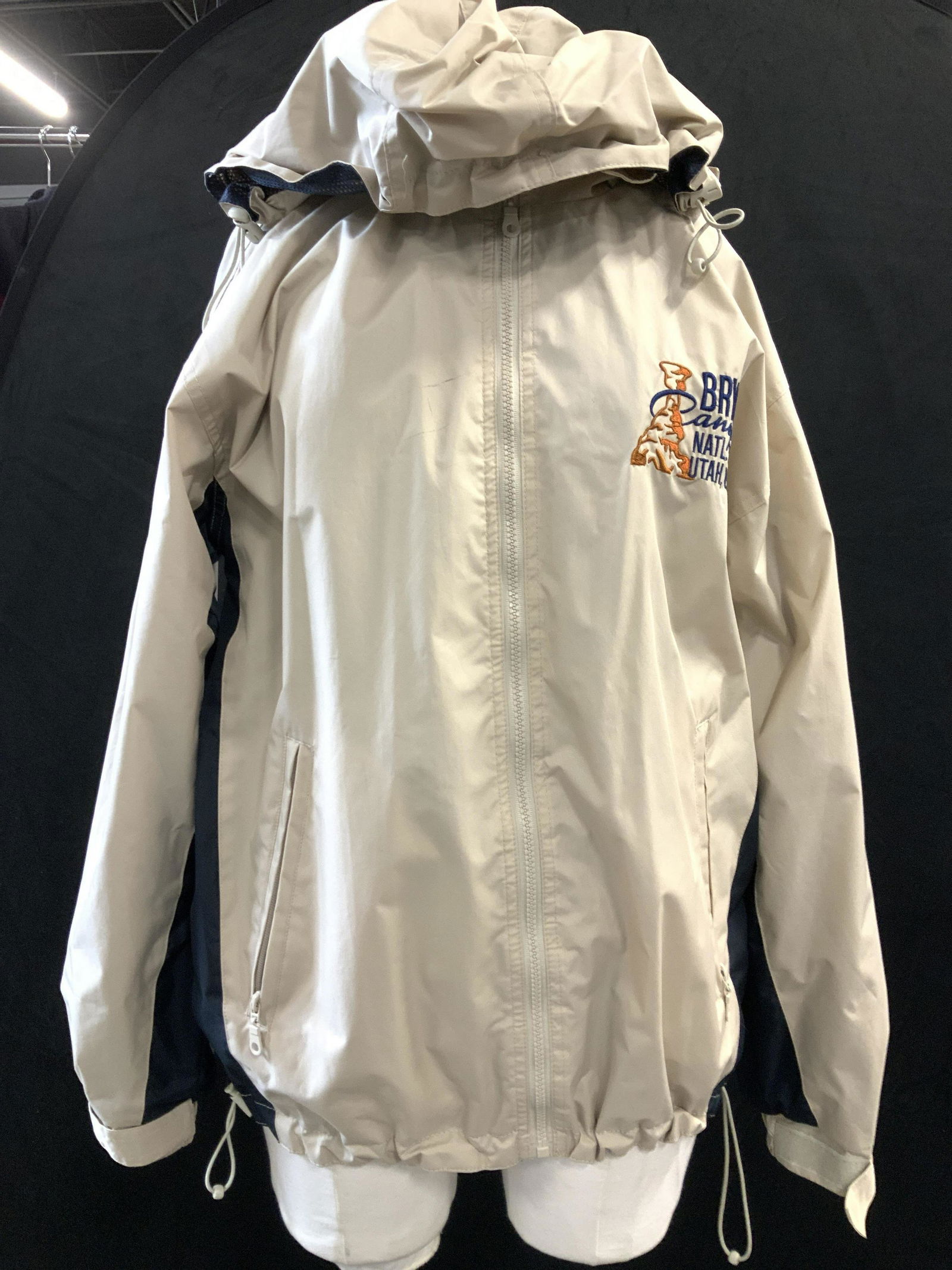 Cheneral National Park Utah Hooded  Jacket, USA (1 of 8)