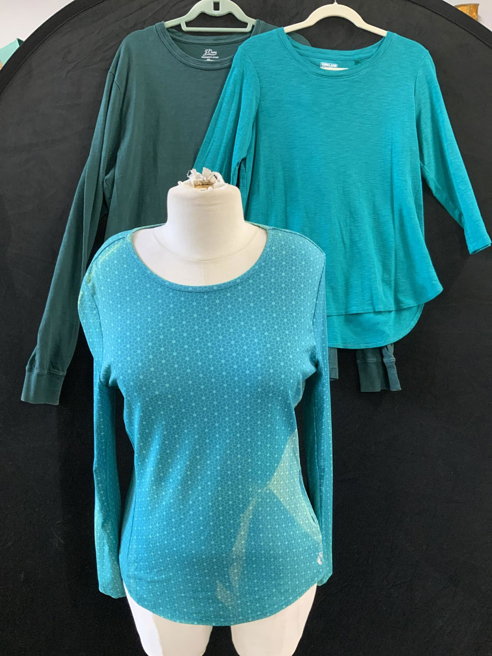 Grp 3 J. Crew , Kirkland, Hang Ten Tops, M/W (1 of 7)