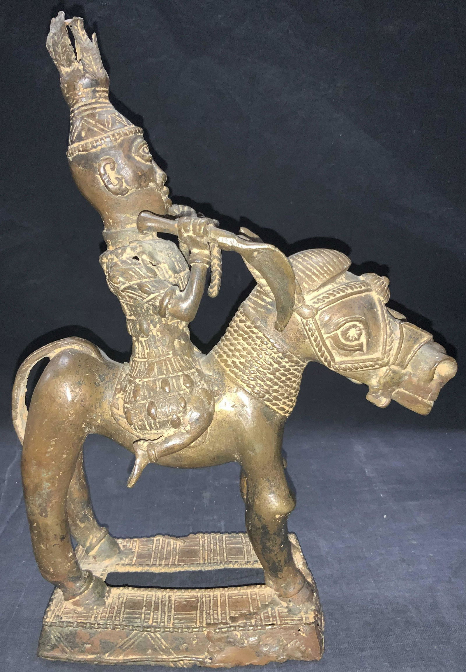 Oda Ruler of Benin Cast Brass Sculpture (1 of 10)