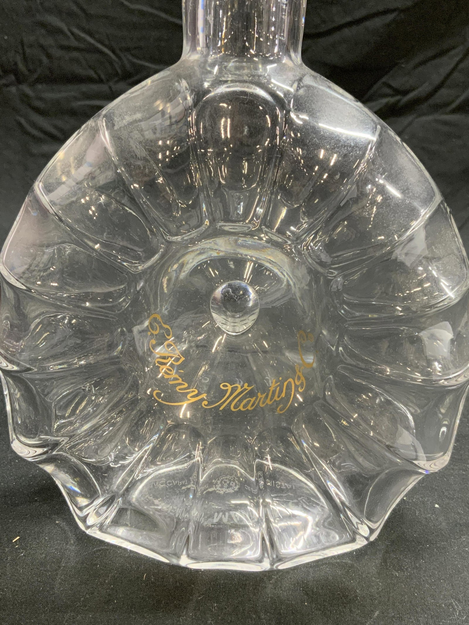REMY MARTIN Baccarat Crystal Decanter: REMY MARTIN Baccarat Crystal cognac decanter. Measures approx. 6 x 3 x 11 inches. Trademarked baccarat to underside. Trademarked REMY MARTIN to body and underside. In good condition. REMY Martin, REMY