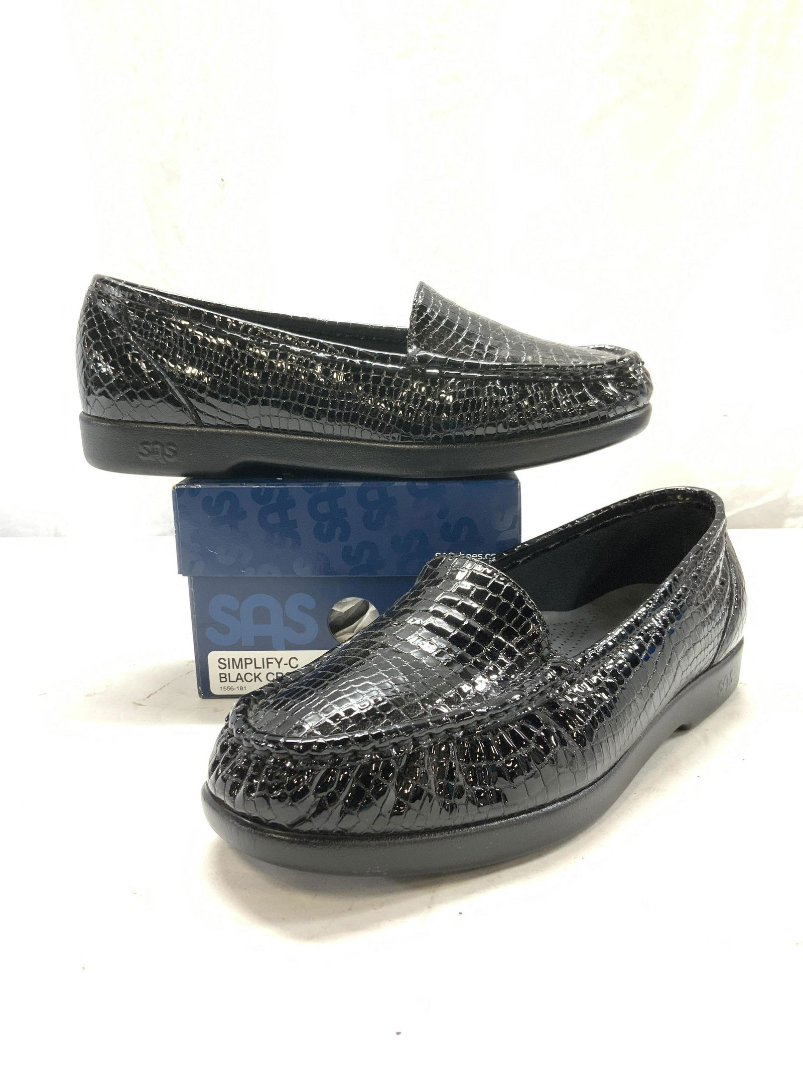 SAS SIMPLIFY-C Black Croc Leather Loafers, NIB: Size 9.5 WW new SAS Simplify C Genuine Croc patent leather slip-on moccasin loafer shoes. New in original box. Soft leather and cushioned footbed with lightweight shock-absorbing sole supports you wit