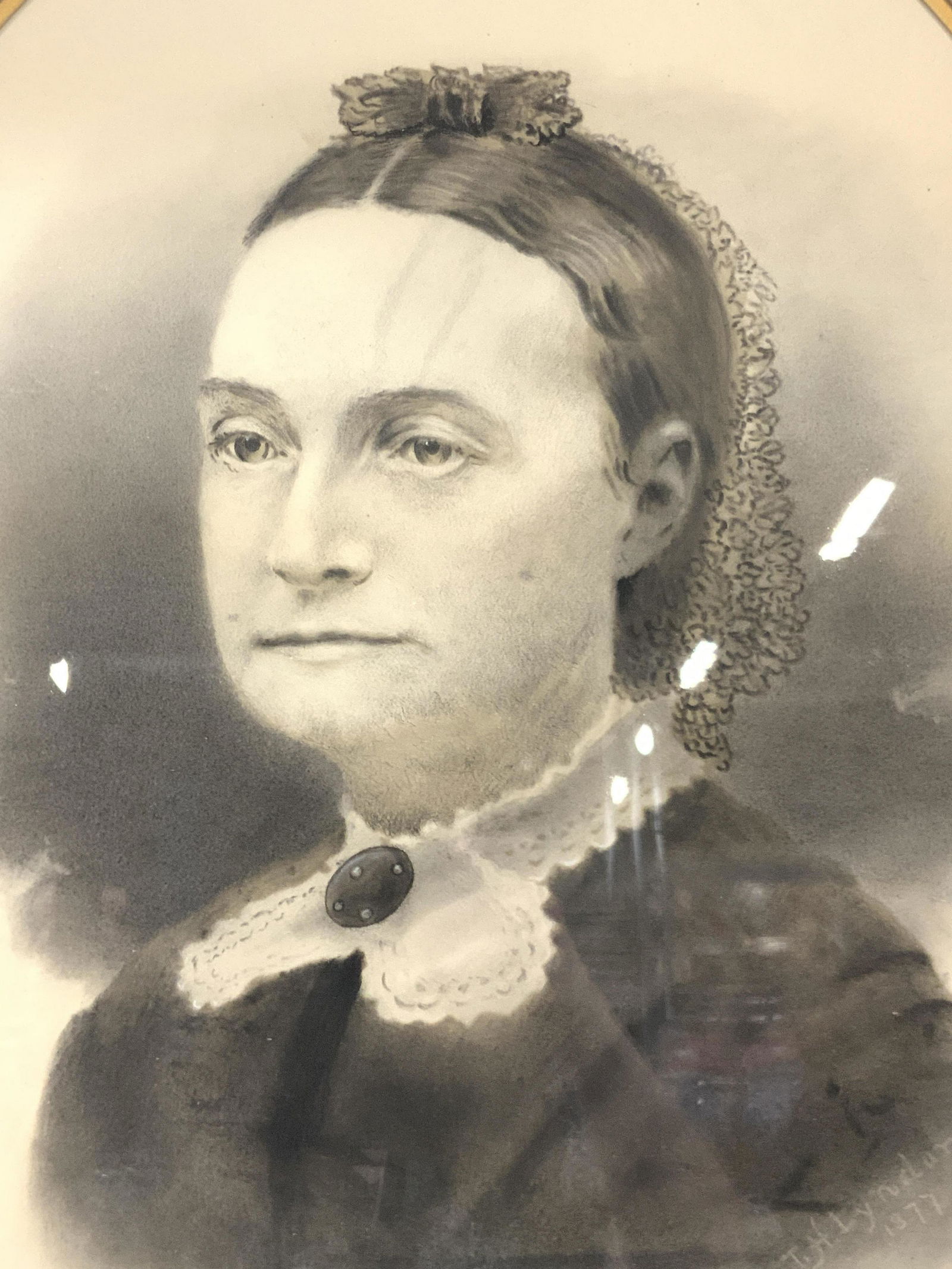 T.H.LYNDON Signed Antique Charcoal Portrait (1 of 11)