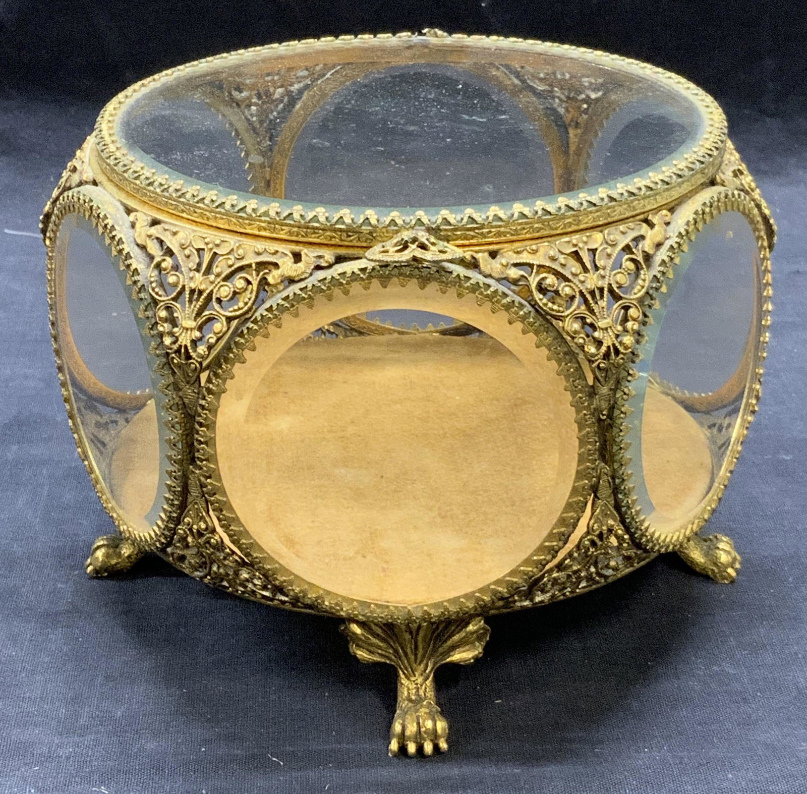 STYLEBUILT Gold Plated Filigree Jewelry Box: STYLEBUILT gold lasted filigree and glass jewelry box. Trademarked to underside. Measures approx. 6.5 inches diameter and 4.75 inches tall. Some surface wear consistent with exposure. STYLEBUILT, STYL