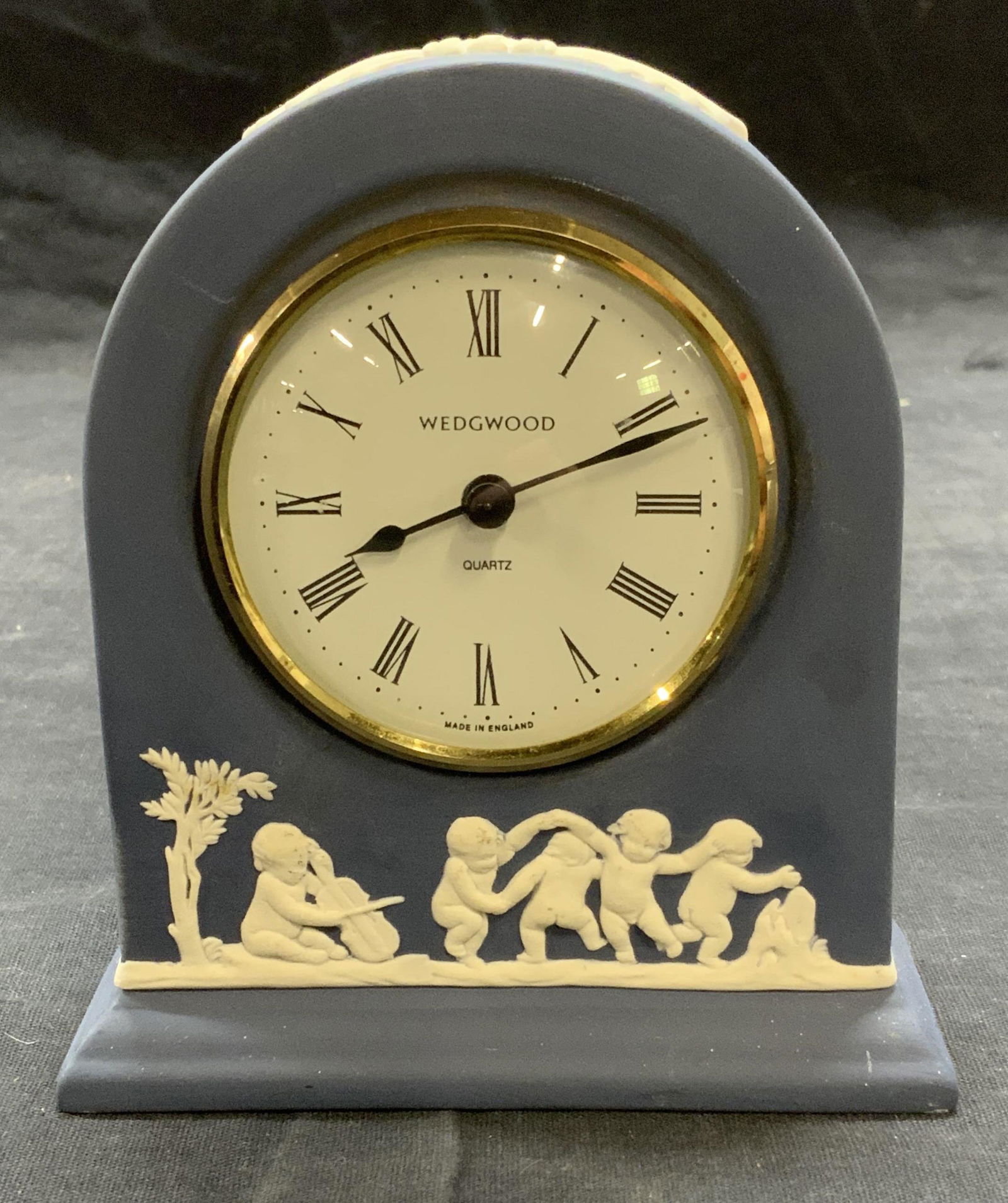 WEDGWOOD Vintage Blue Jasperware Clock England (1 of 7)