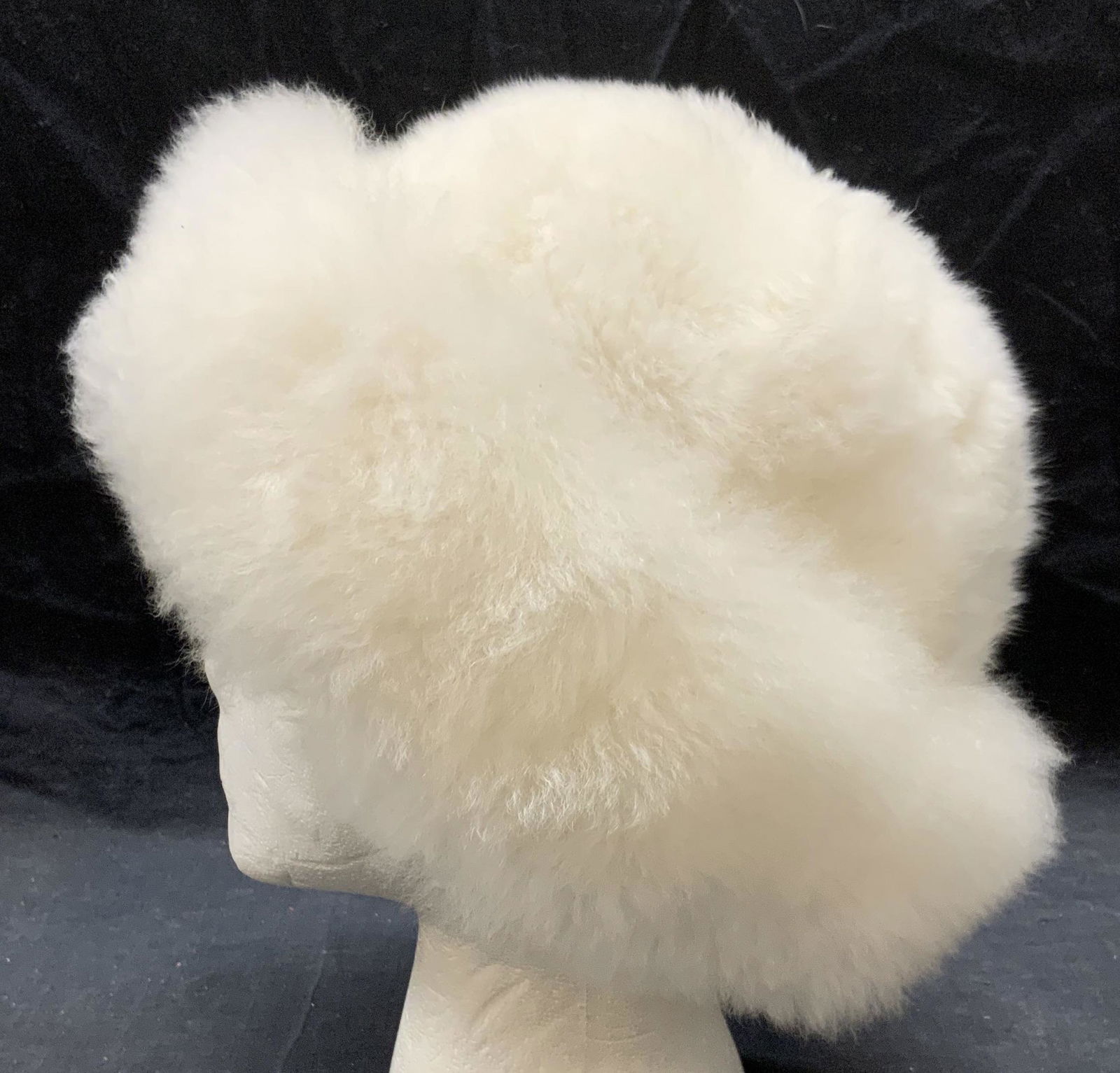 PERUVIAN CONNECTION White Alpaca Fur Hat (1 of 7)