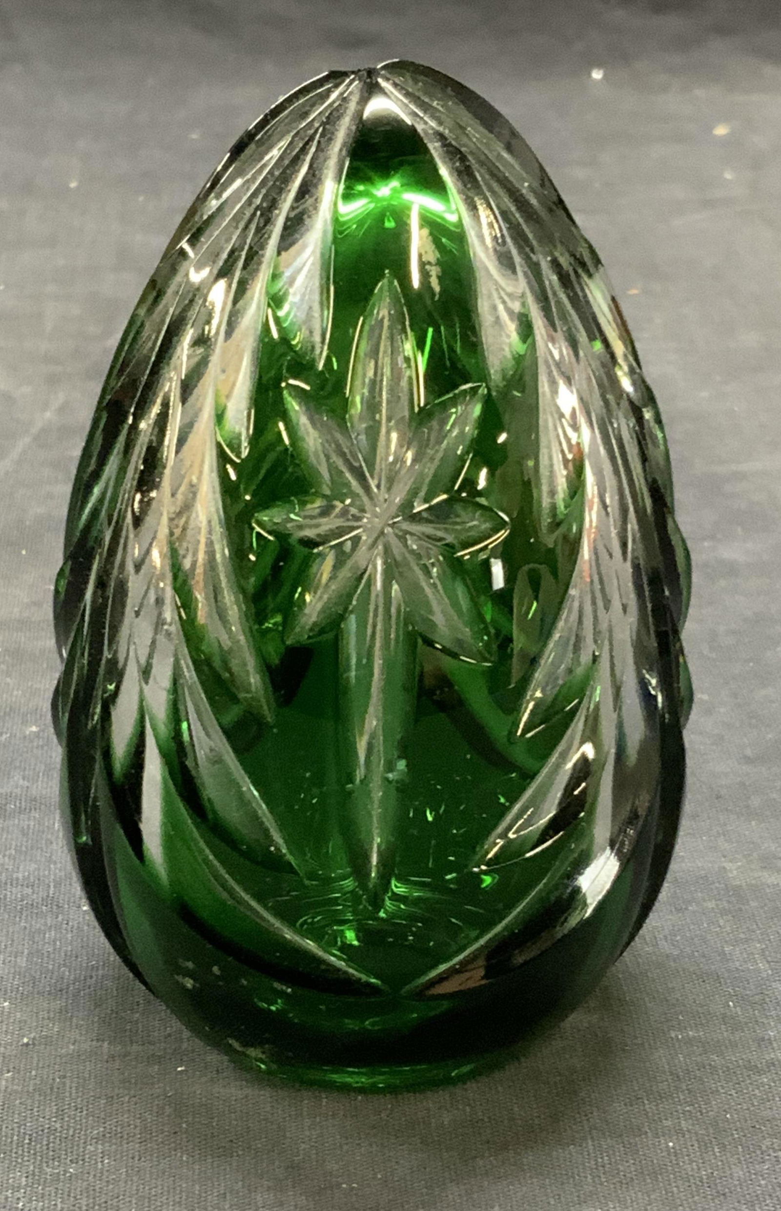 LENOX Green Crystal Star Egg Paperweight (1 of 6)