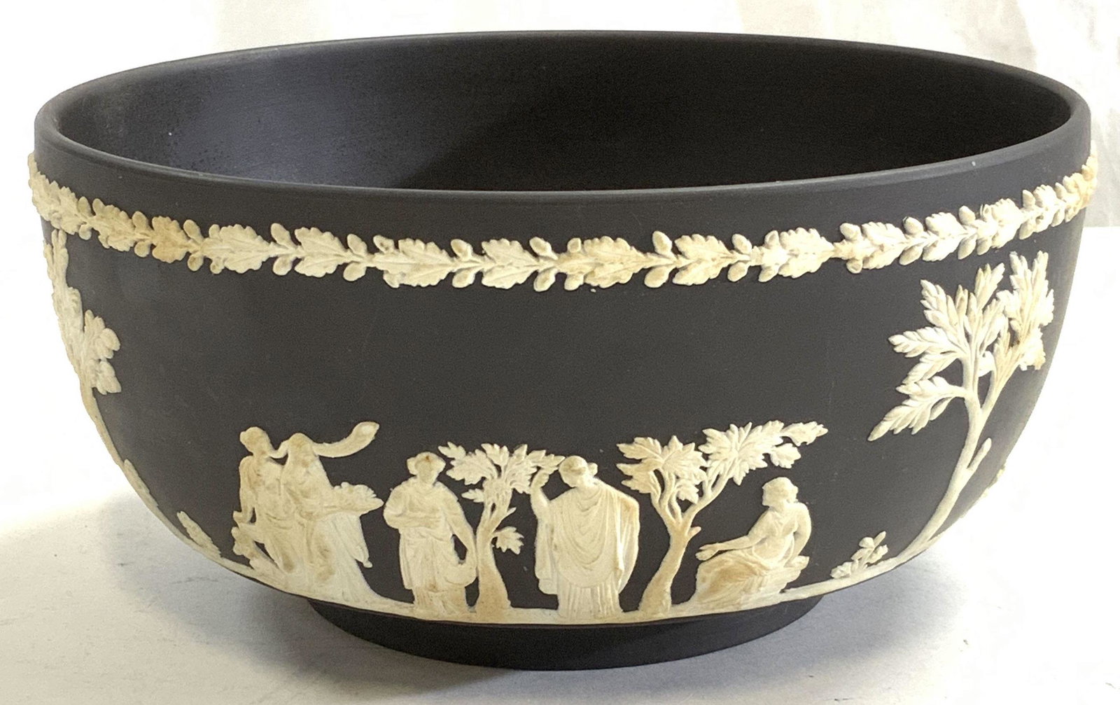 Vtg WEDGWOOD Black Basalt Grecian Bowl England: Vintage Wedgwood black basalt Jasperware bowl with Grecian figural motif. Some surface wear consistent with exposure, including scratches, discoloration and evident residue. Needs cleaning. Measures a