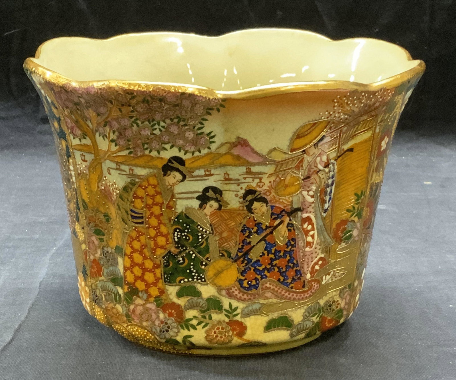 Chinese Porcelain Gilt Figural Vessel (1 of 6)