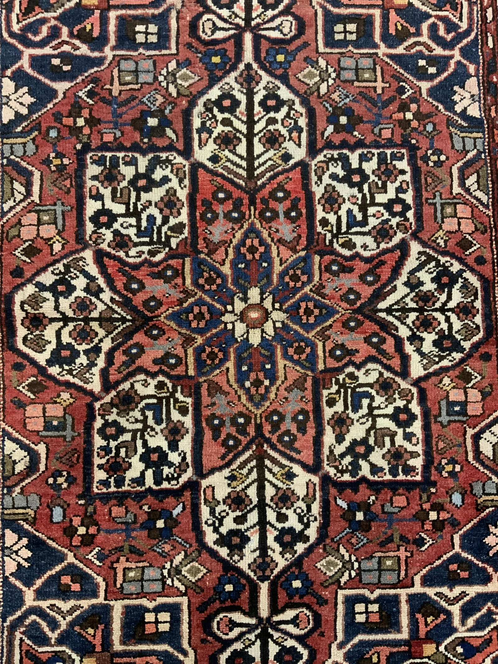 Vintage BAKHTIARI Handmade Persian Wool Rug (1 of 7)